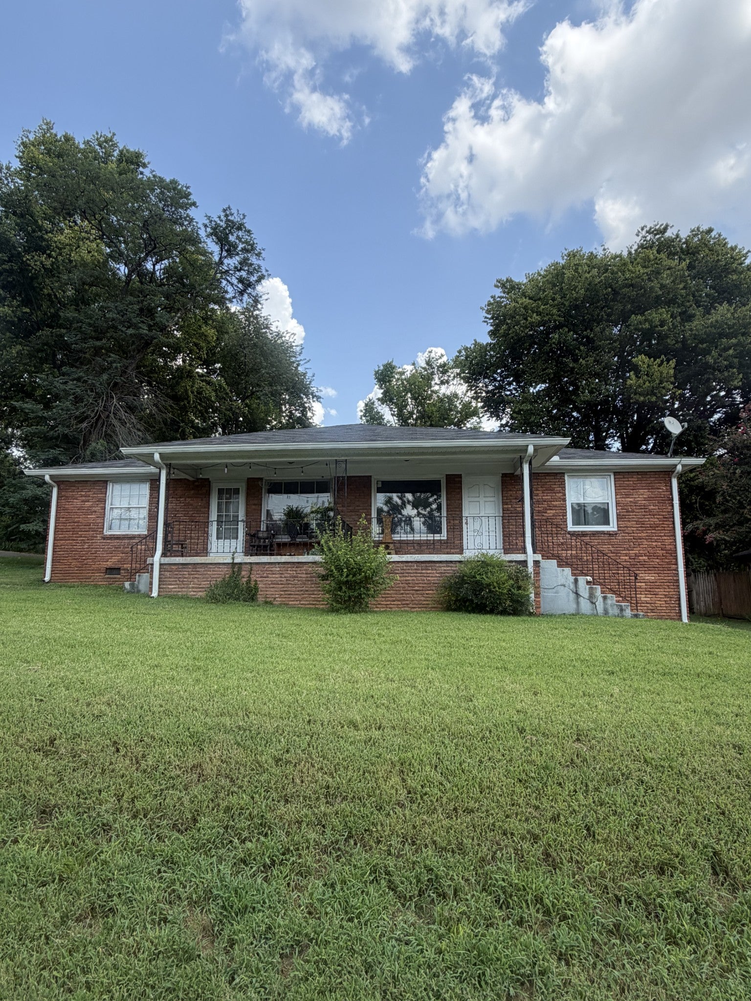 1706 Gale Ln — photo