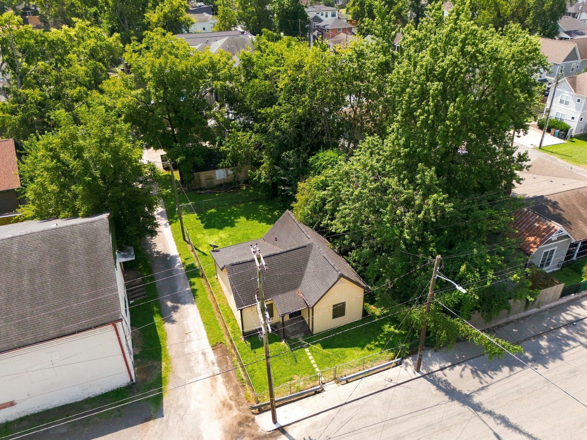 1307 Clay St — photo