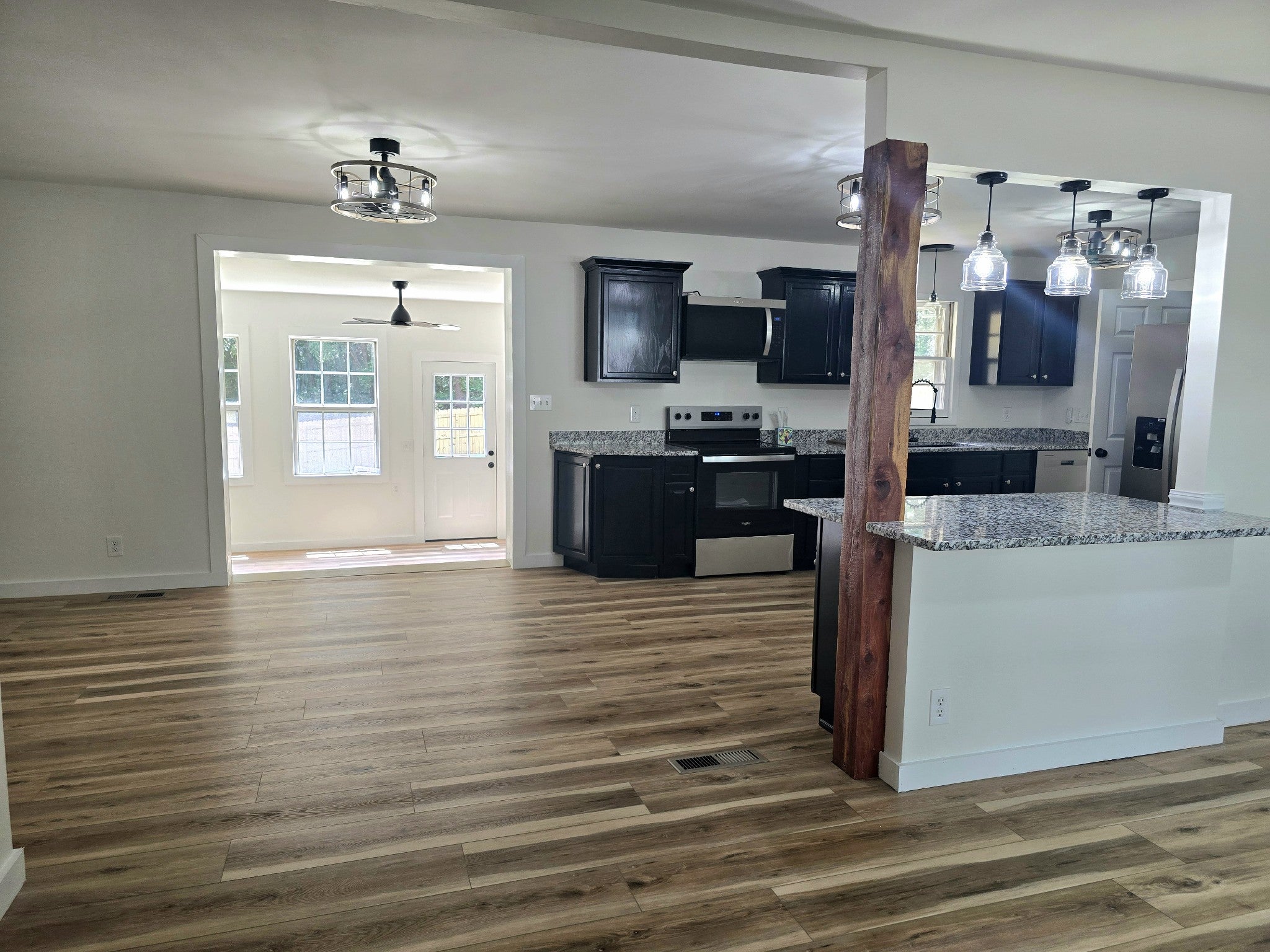 1606 Hilltop Dr — photo