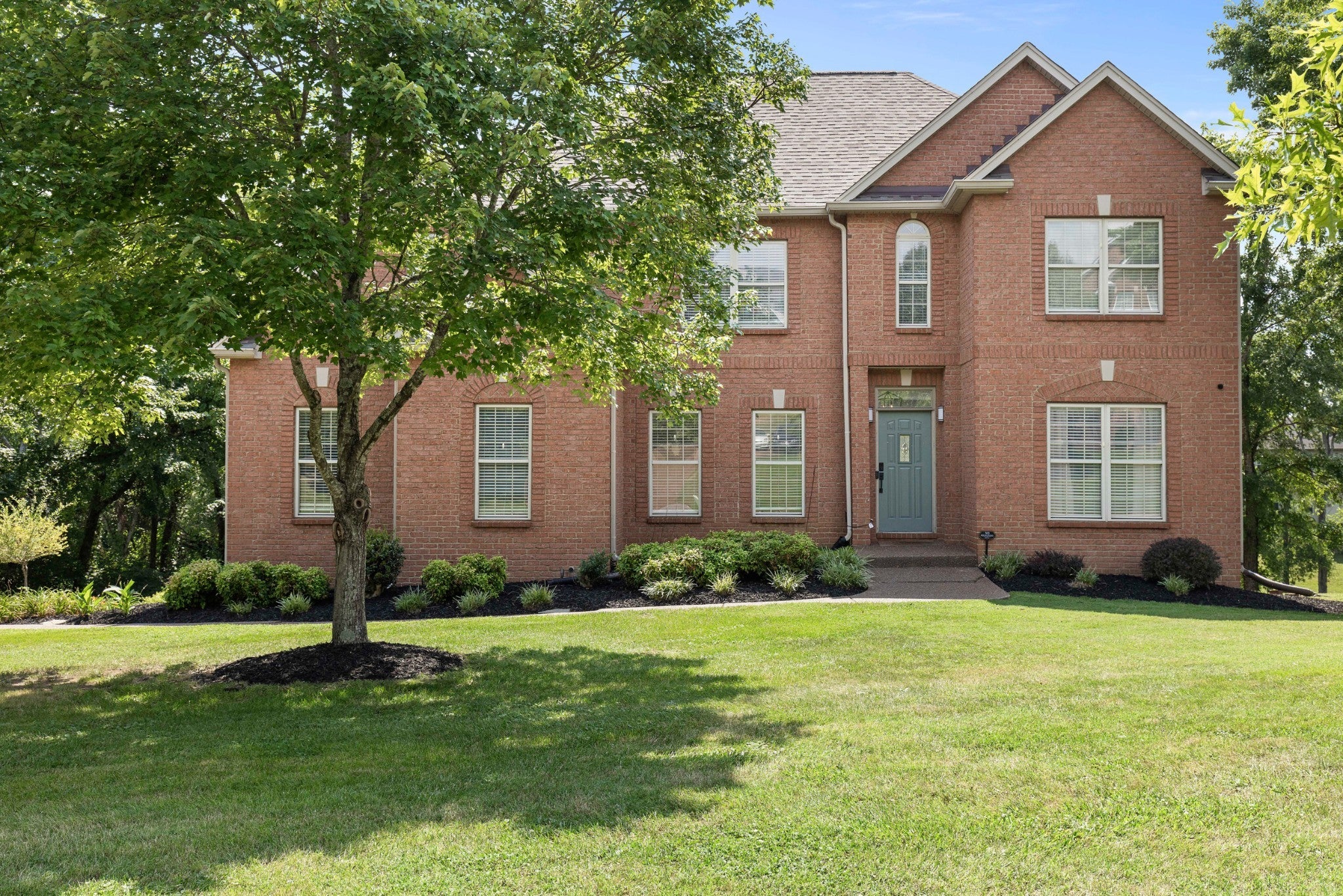 812 Lynn Dr — photo