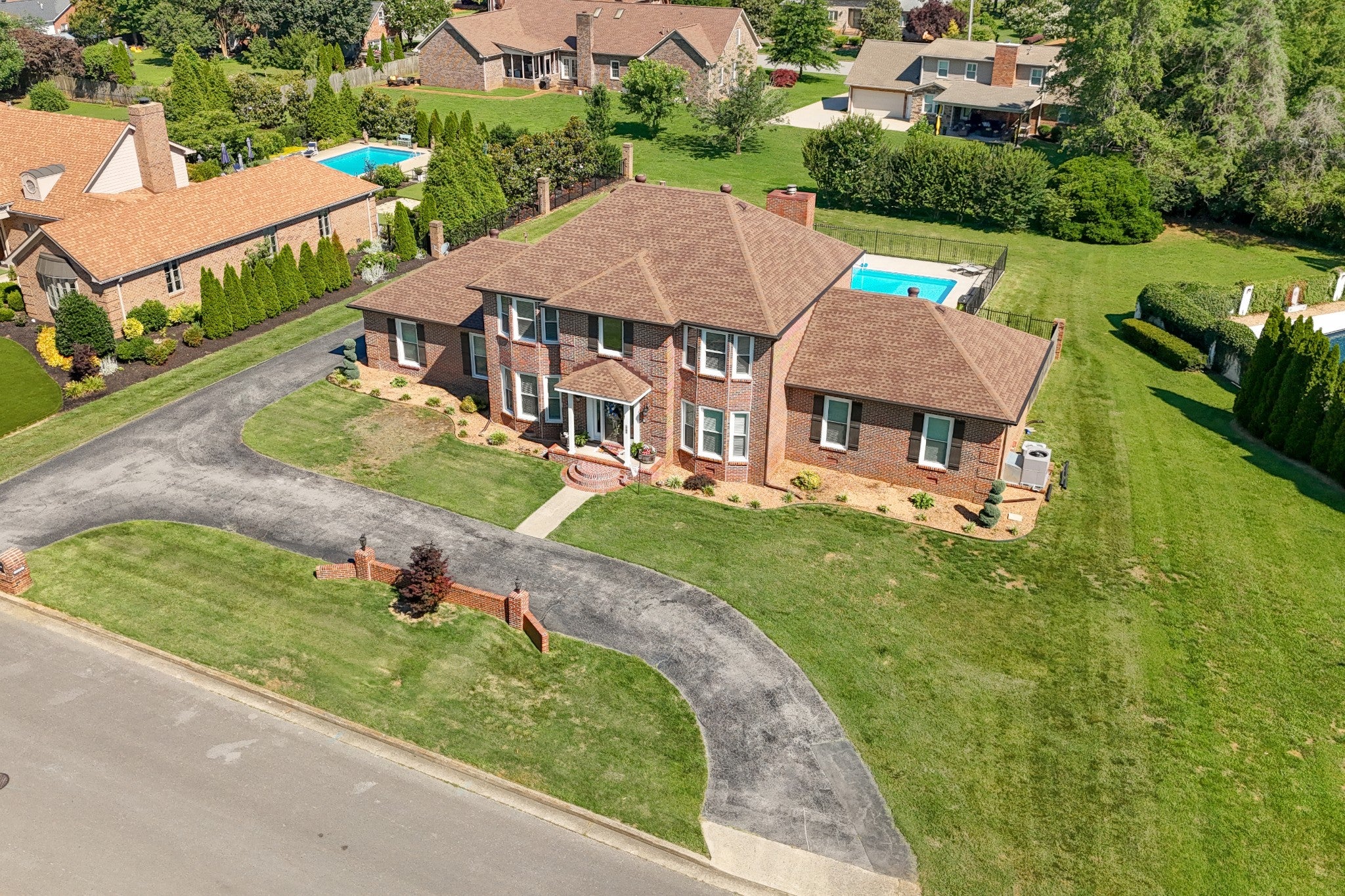 2104 Shannon Dr — photo