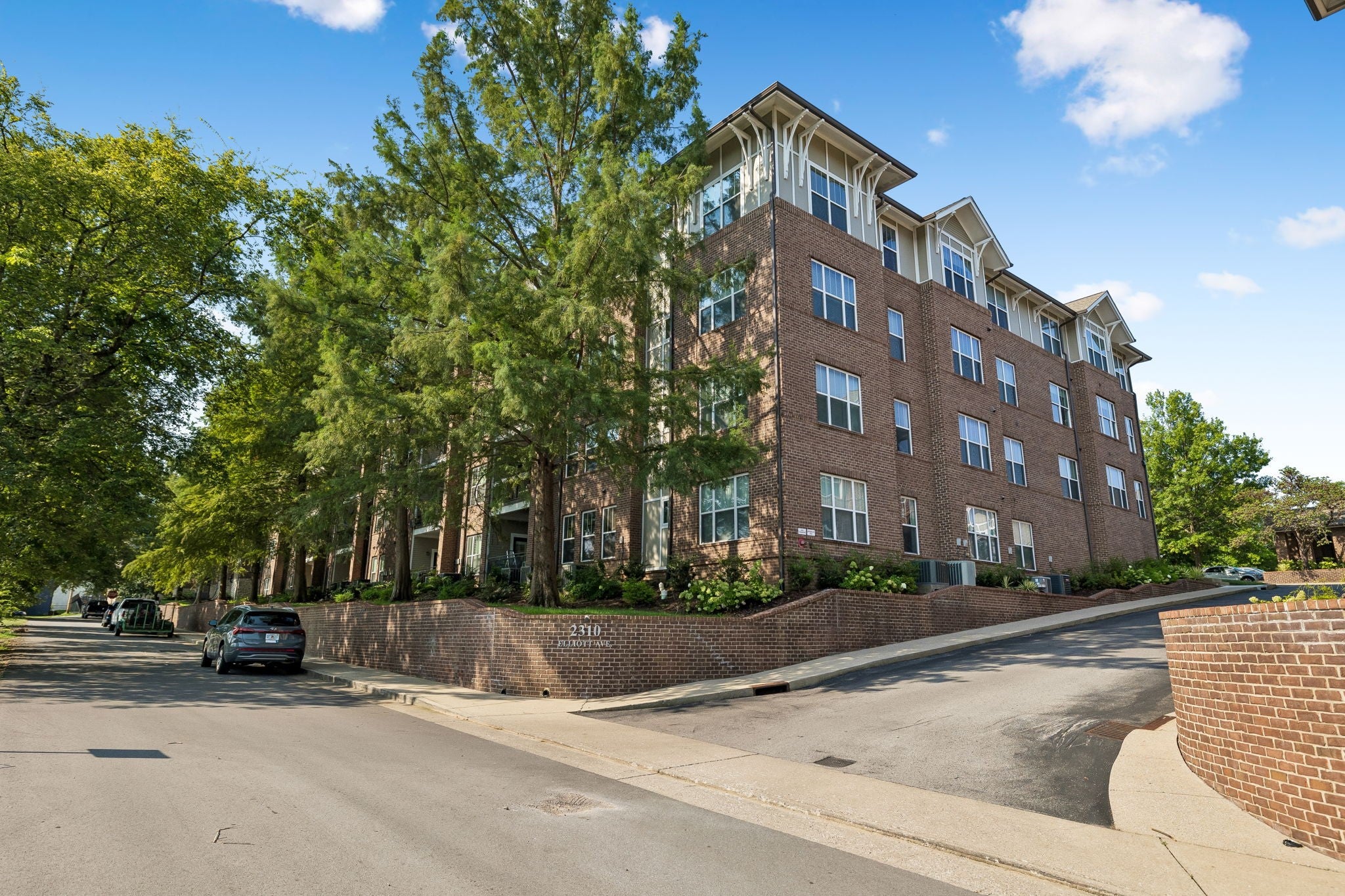2310 Elliott Ave 129 — photo