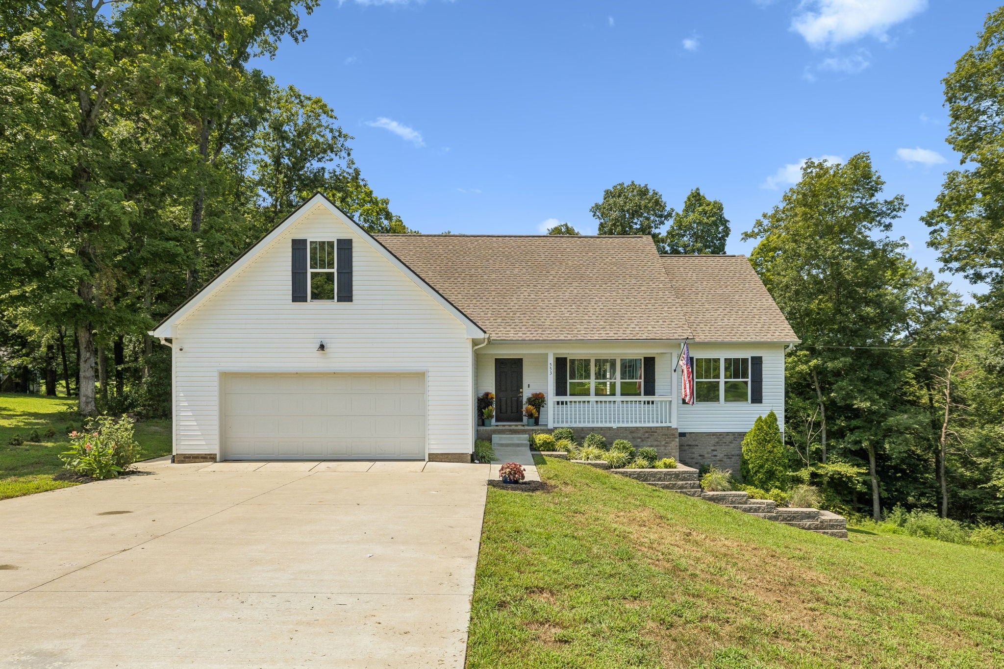 553 Delacy Dr — photo