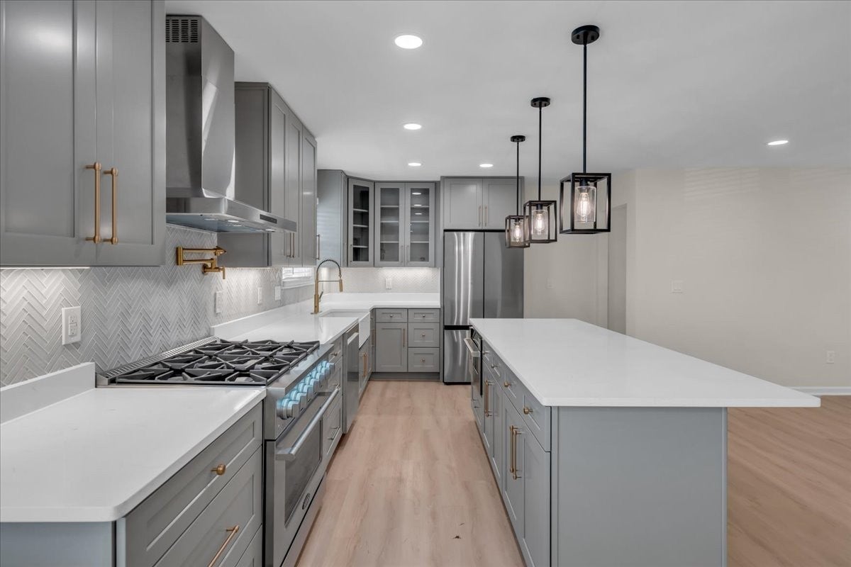7320 Coronado Ct — photo