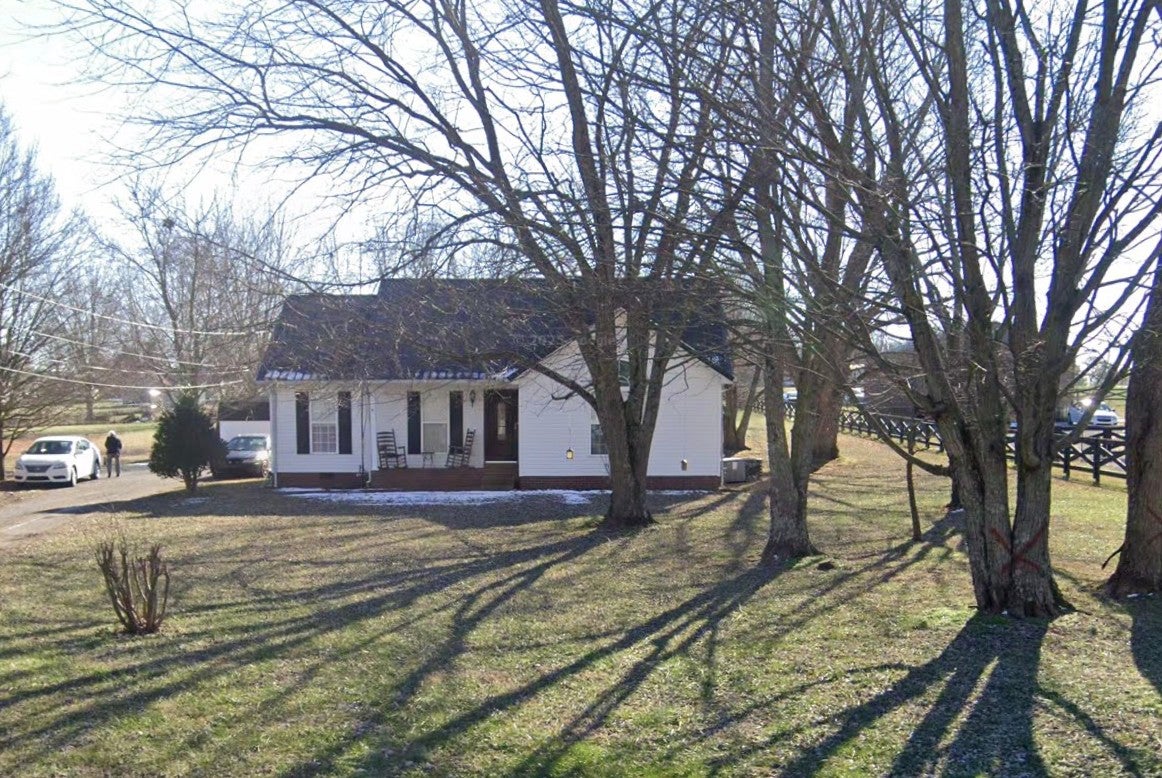 829 College St — photo