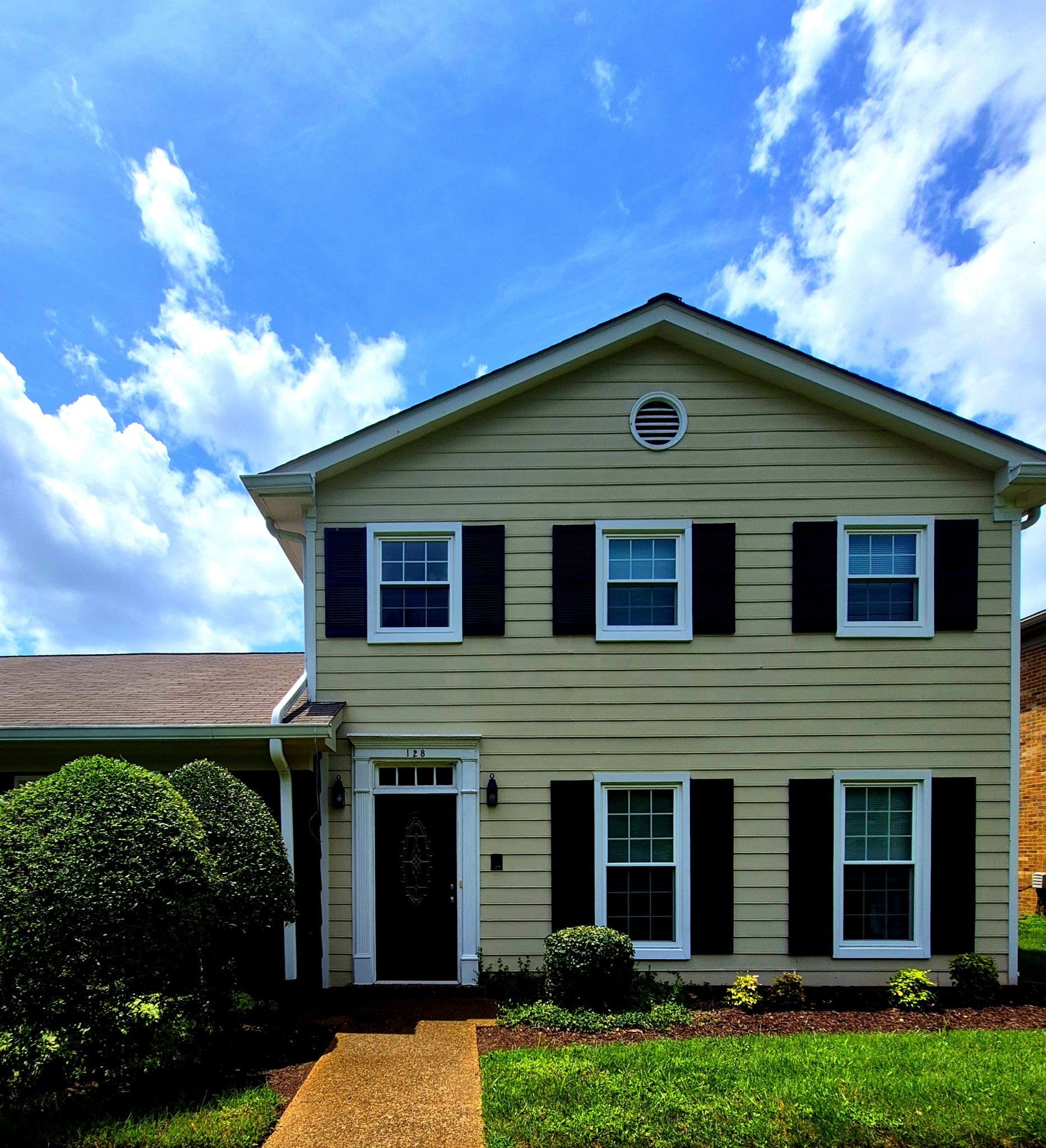128 Boxwood Dr — photo
