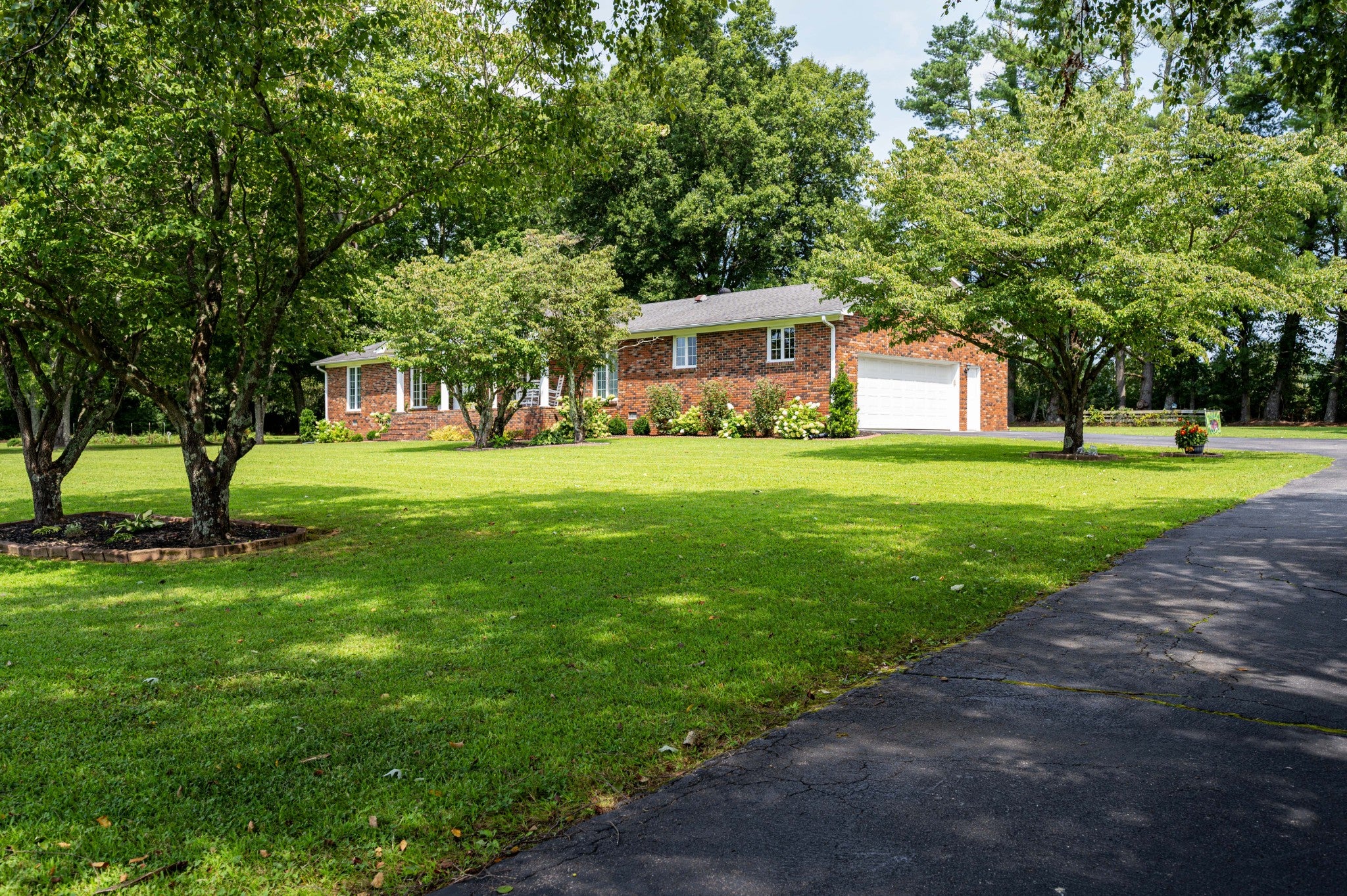 616 Maple Ln — photo