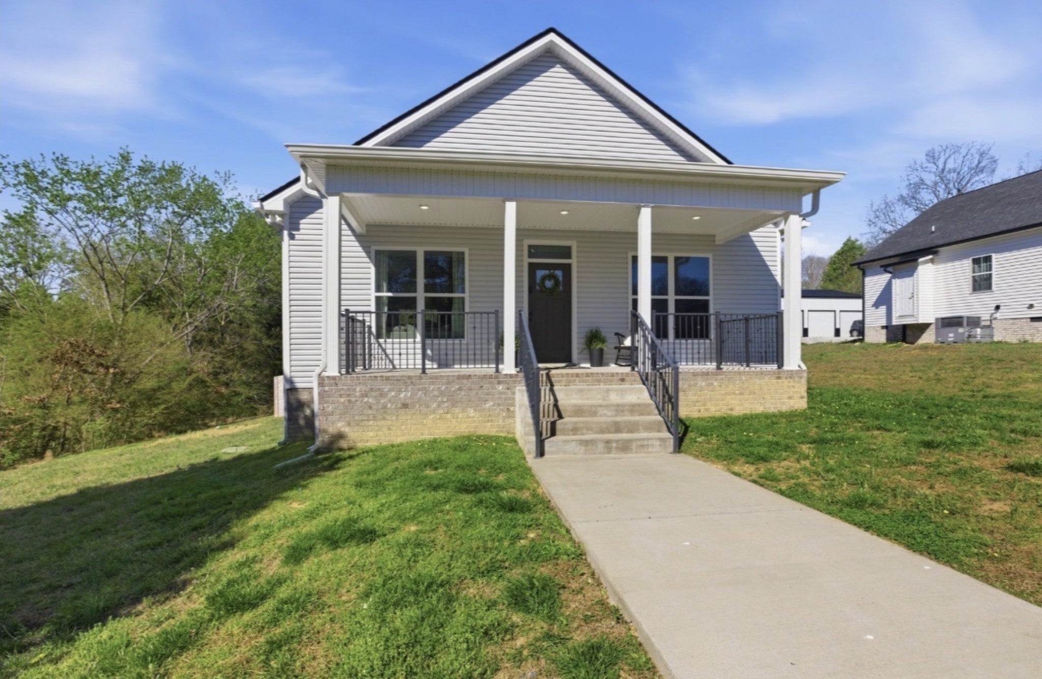 1030 Oak Dr — photo