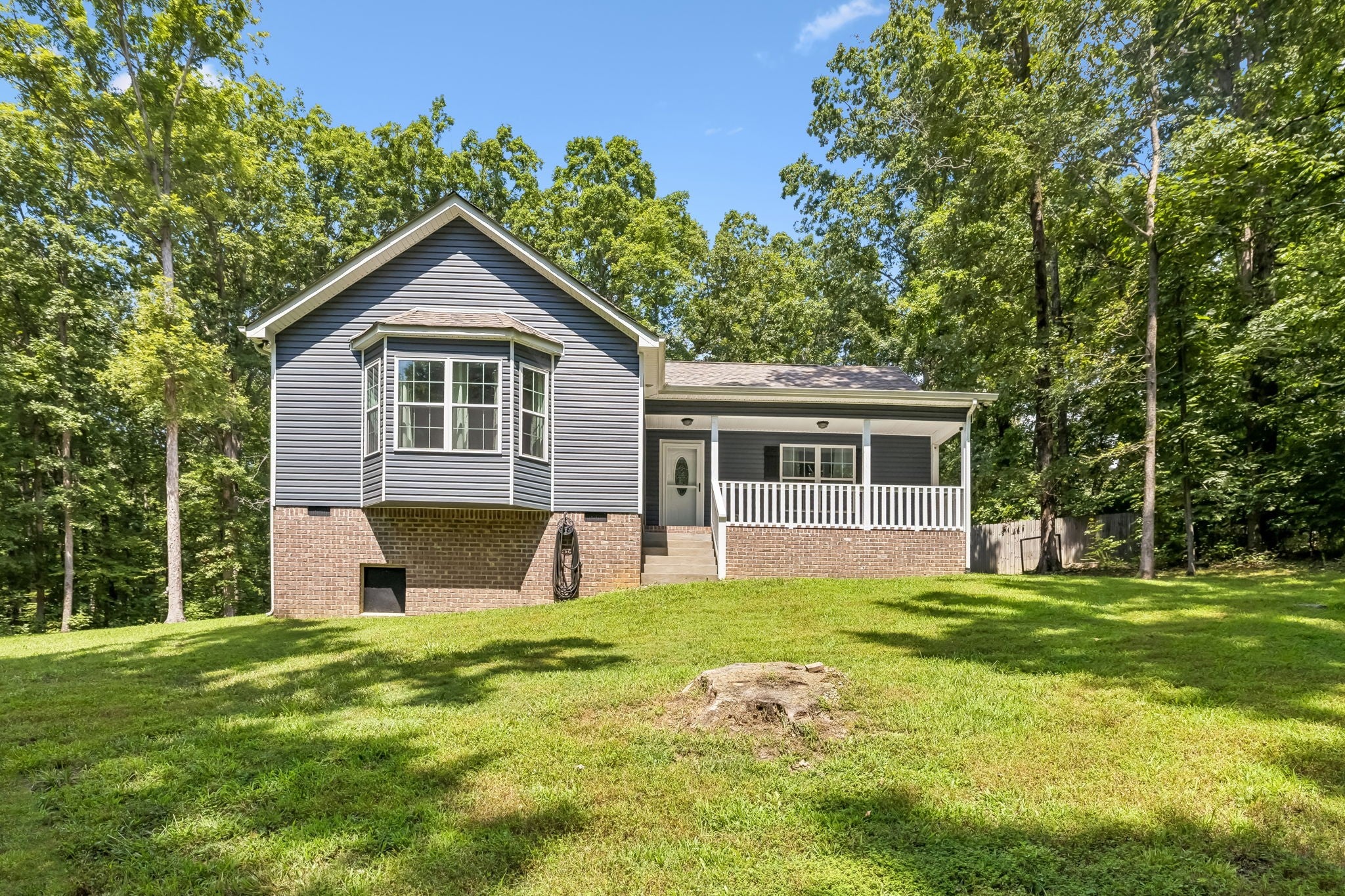 1004 Johnston Dr — photo