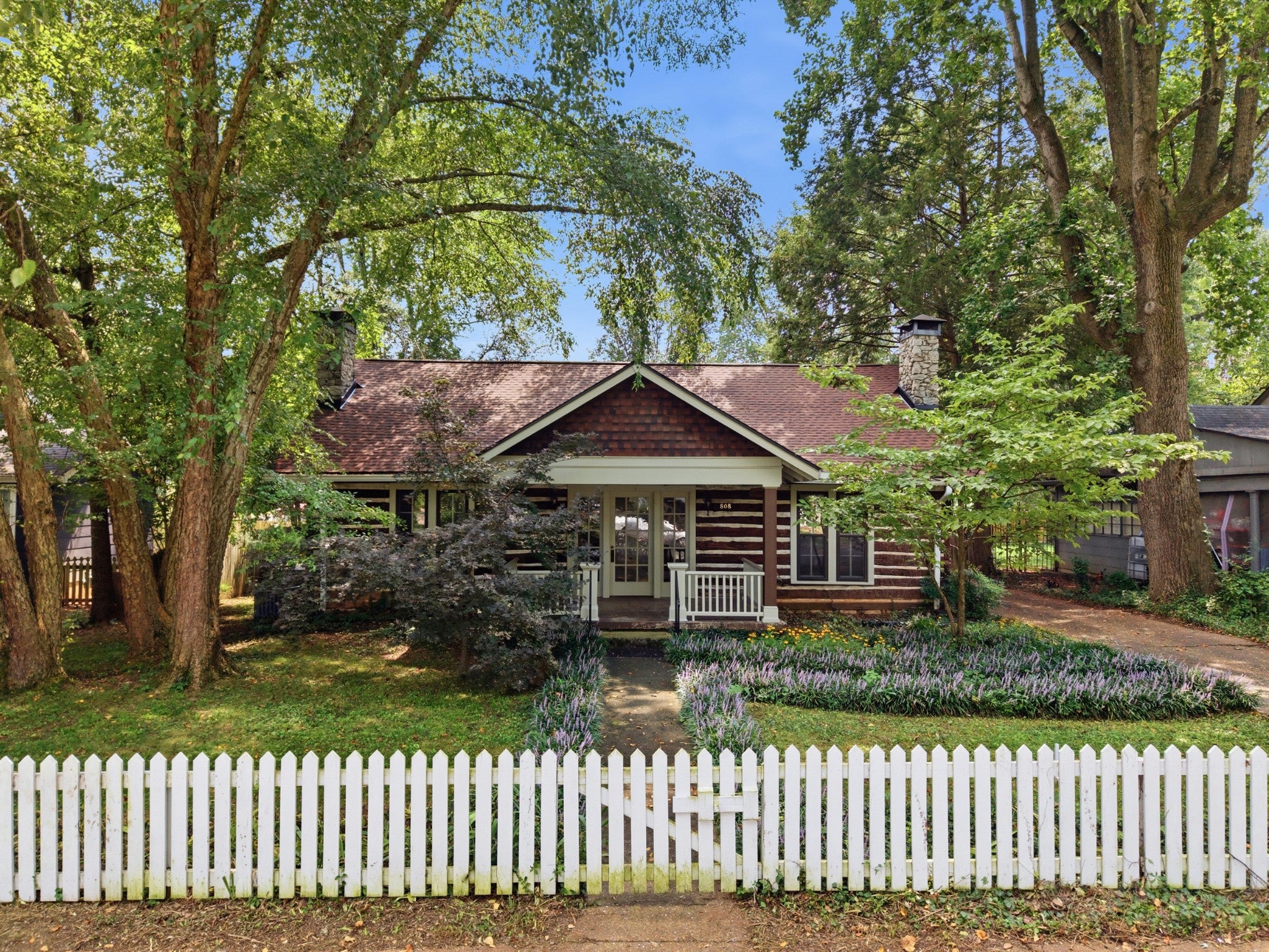 808 E Burton St E — photo