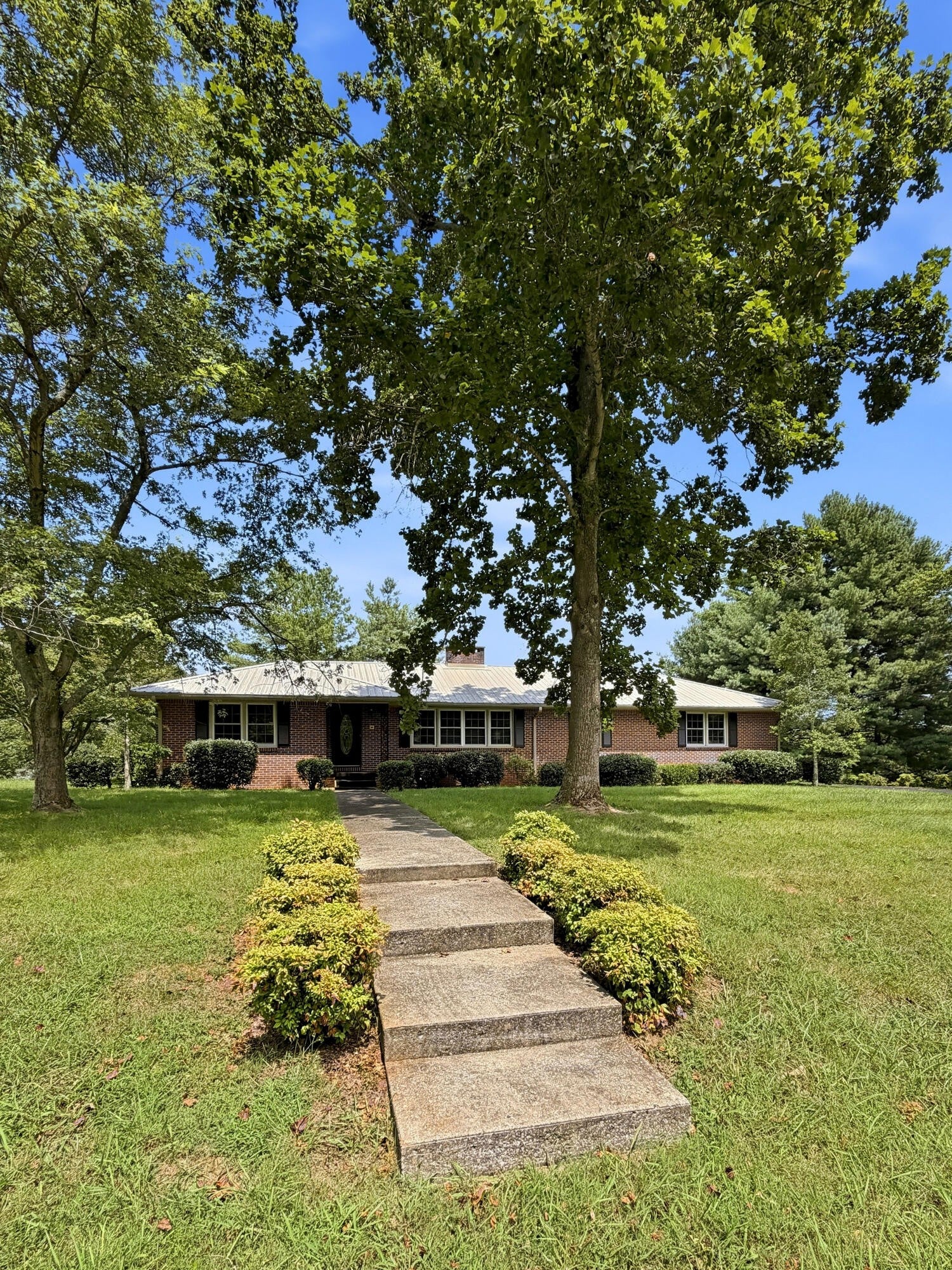 401 E Petty Lane — photo