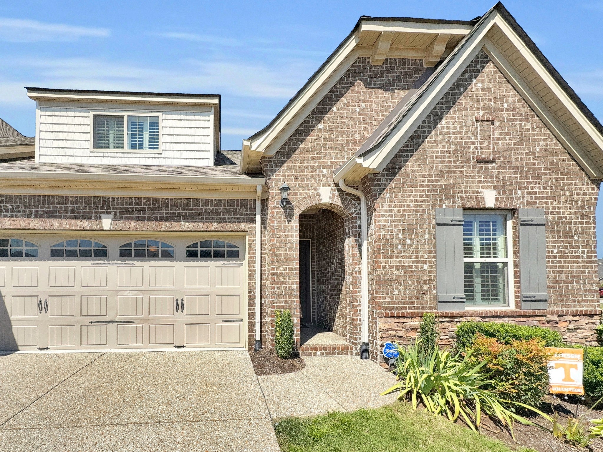 1397 Whispering Oaks Dr — photo