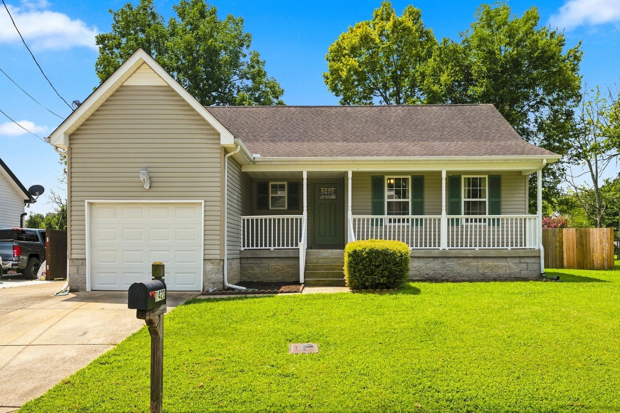 1420 Laurel Oak Dr — photo