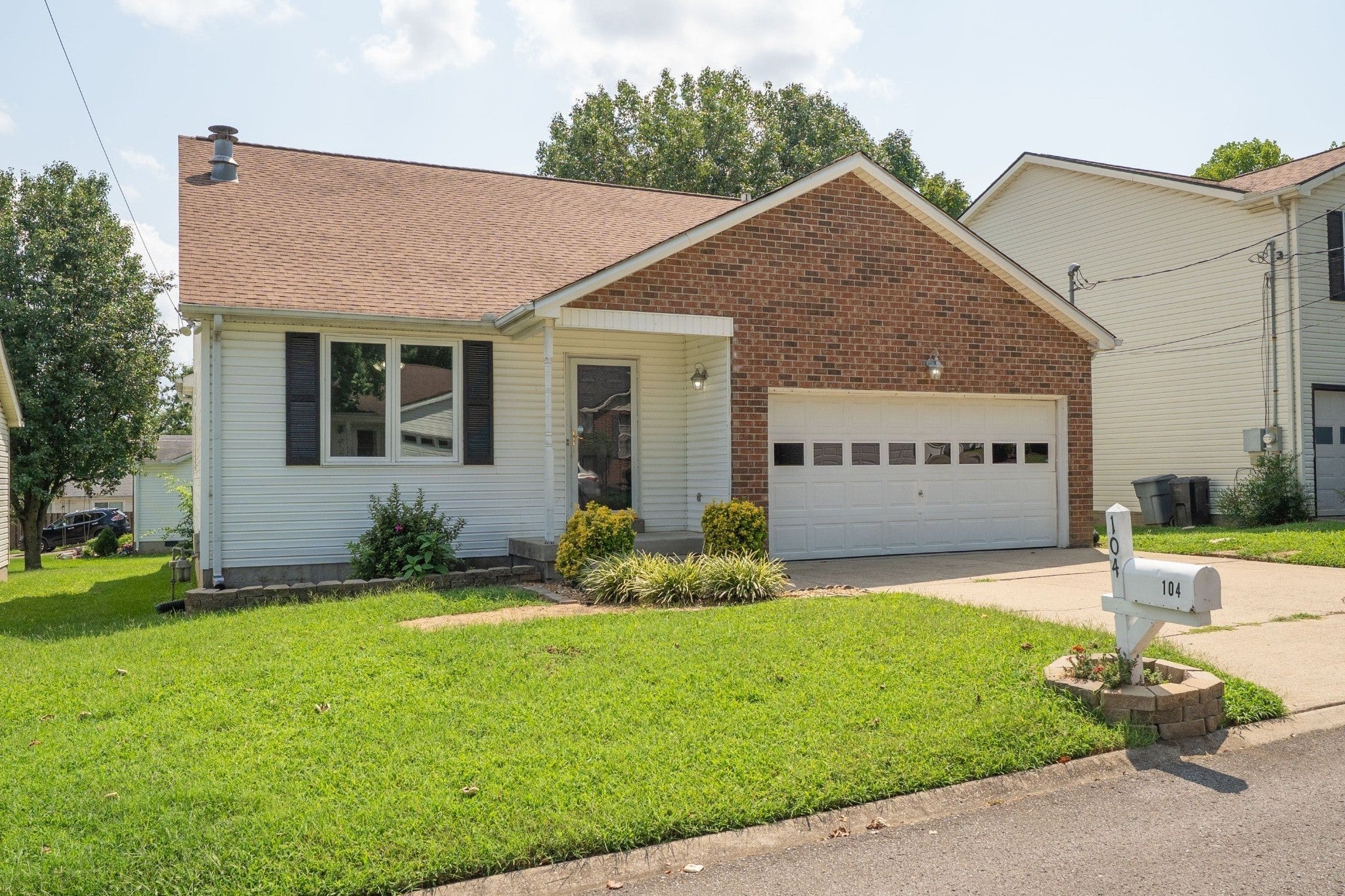 104 Edgehill Ln — photo