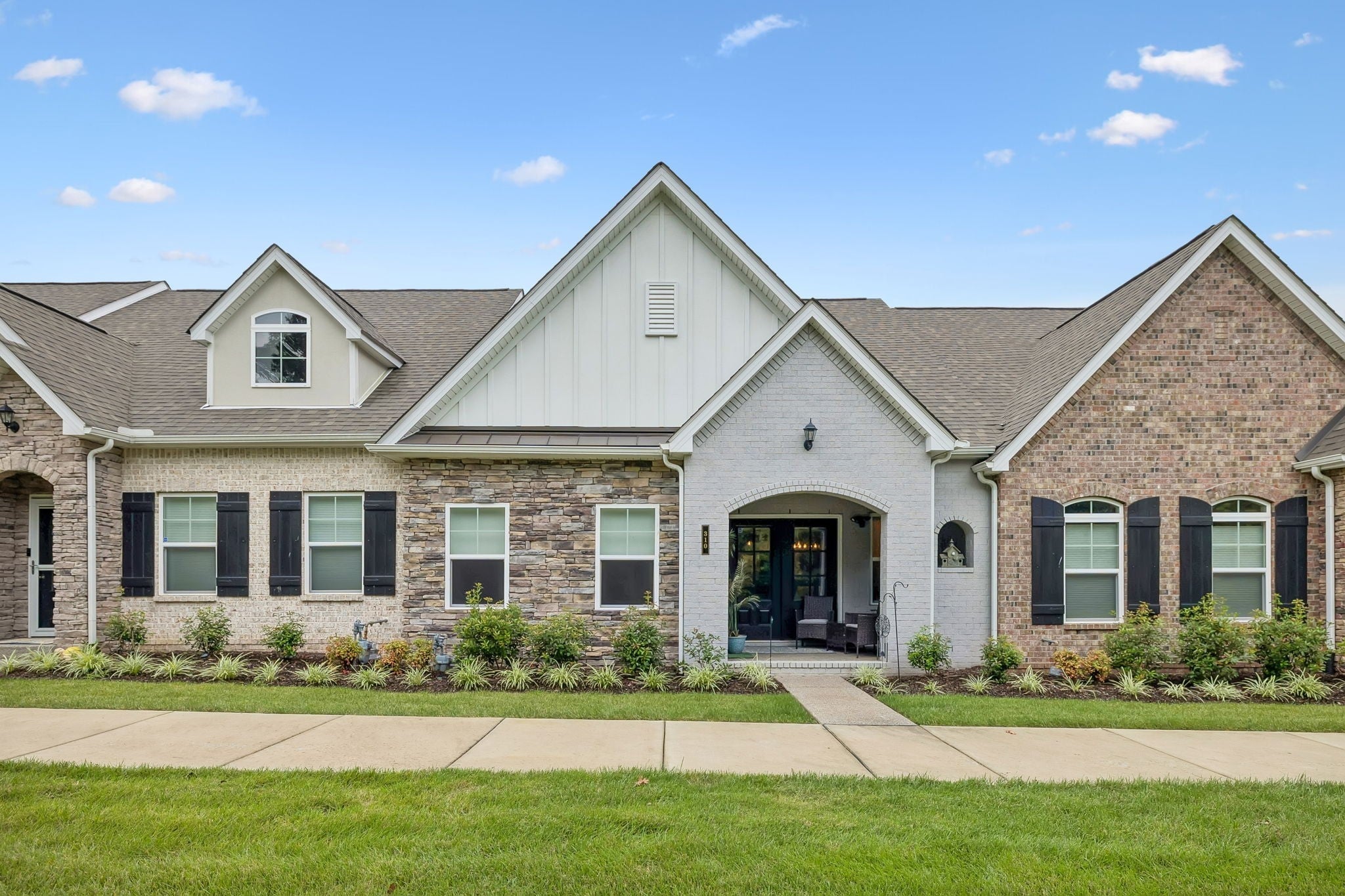 310 Buckner Cir — photo