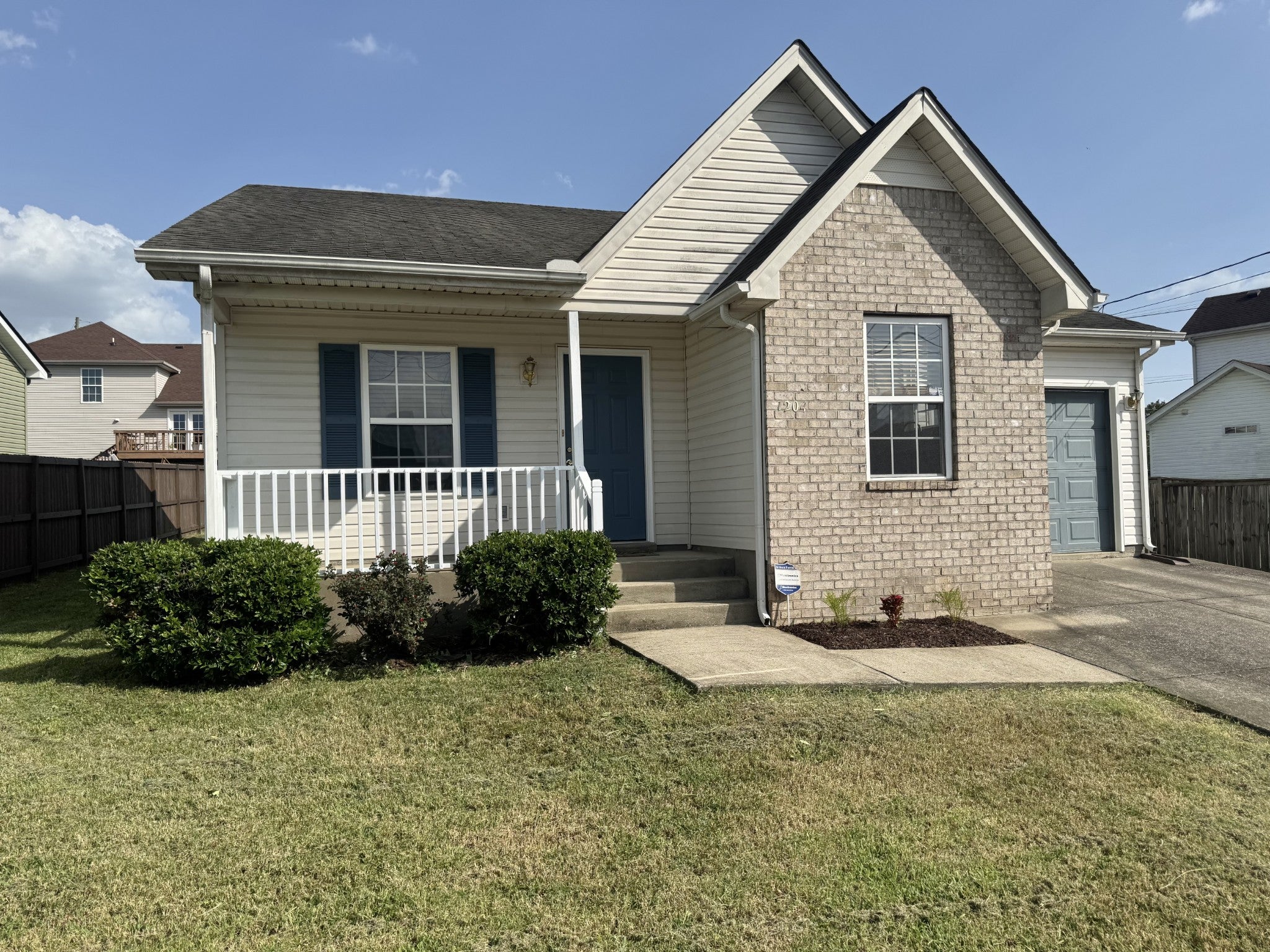 1204 Lakewalk Dr — photo
