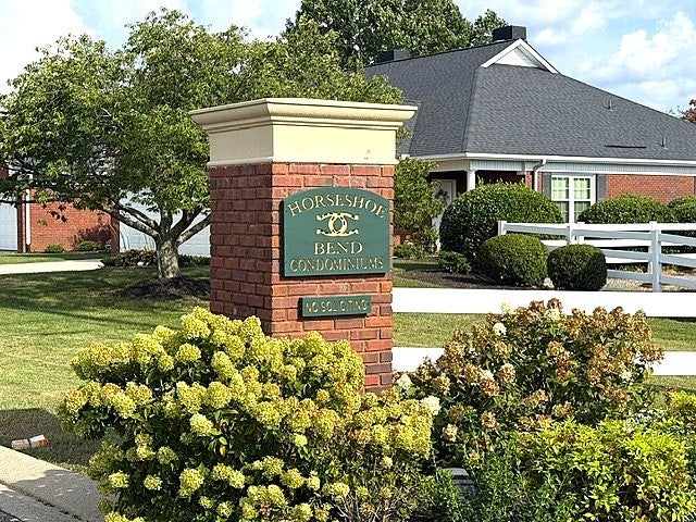 102 Horseshoe Ct — photo