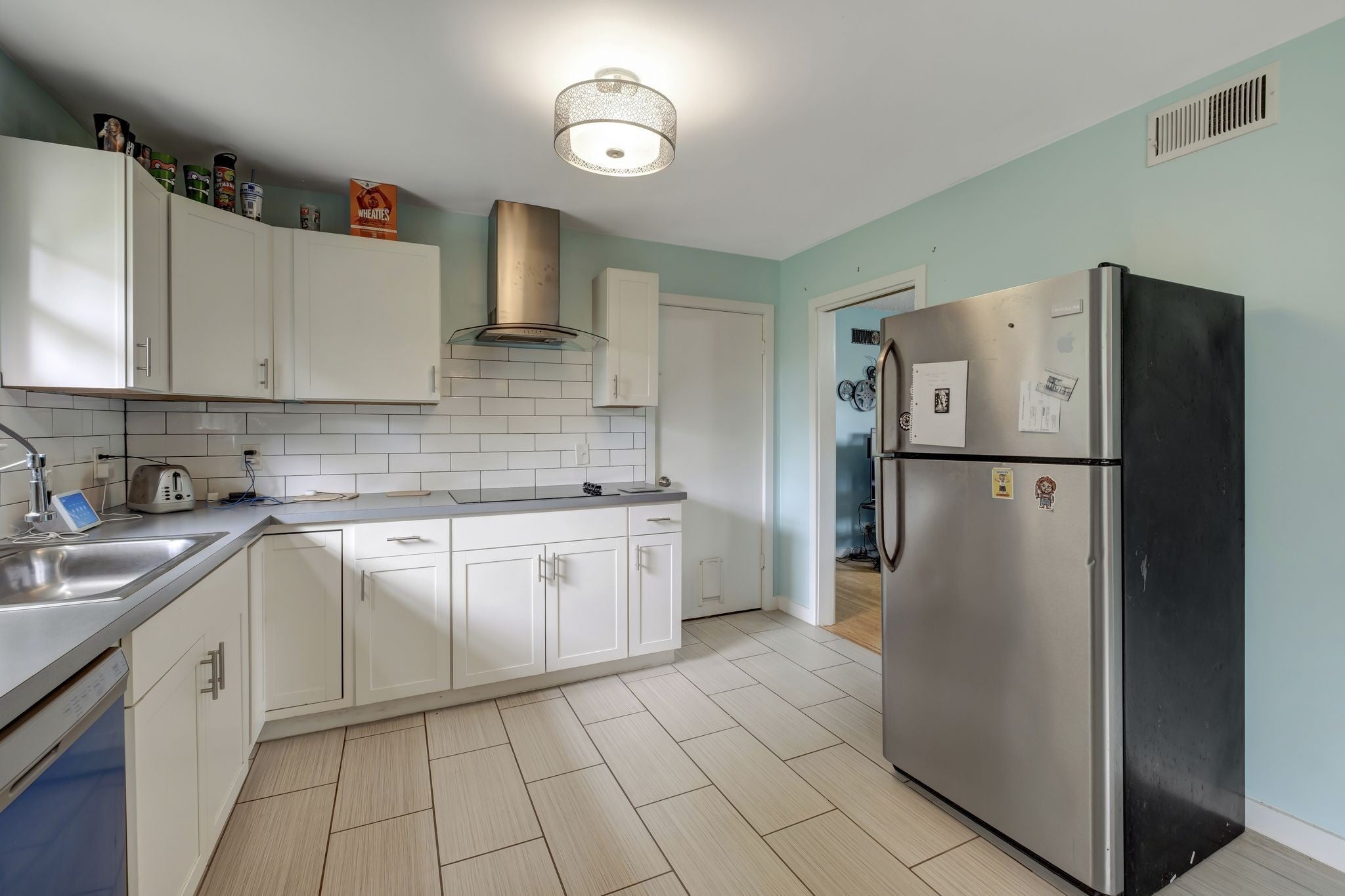 4884 Whittier Dr — photo