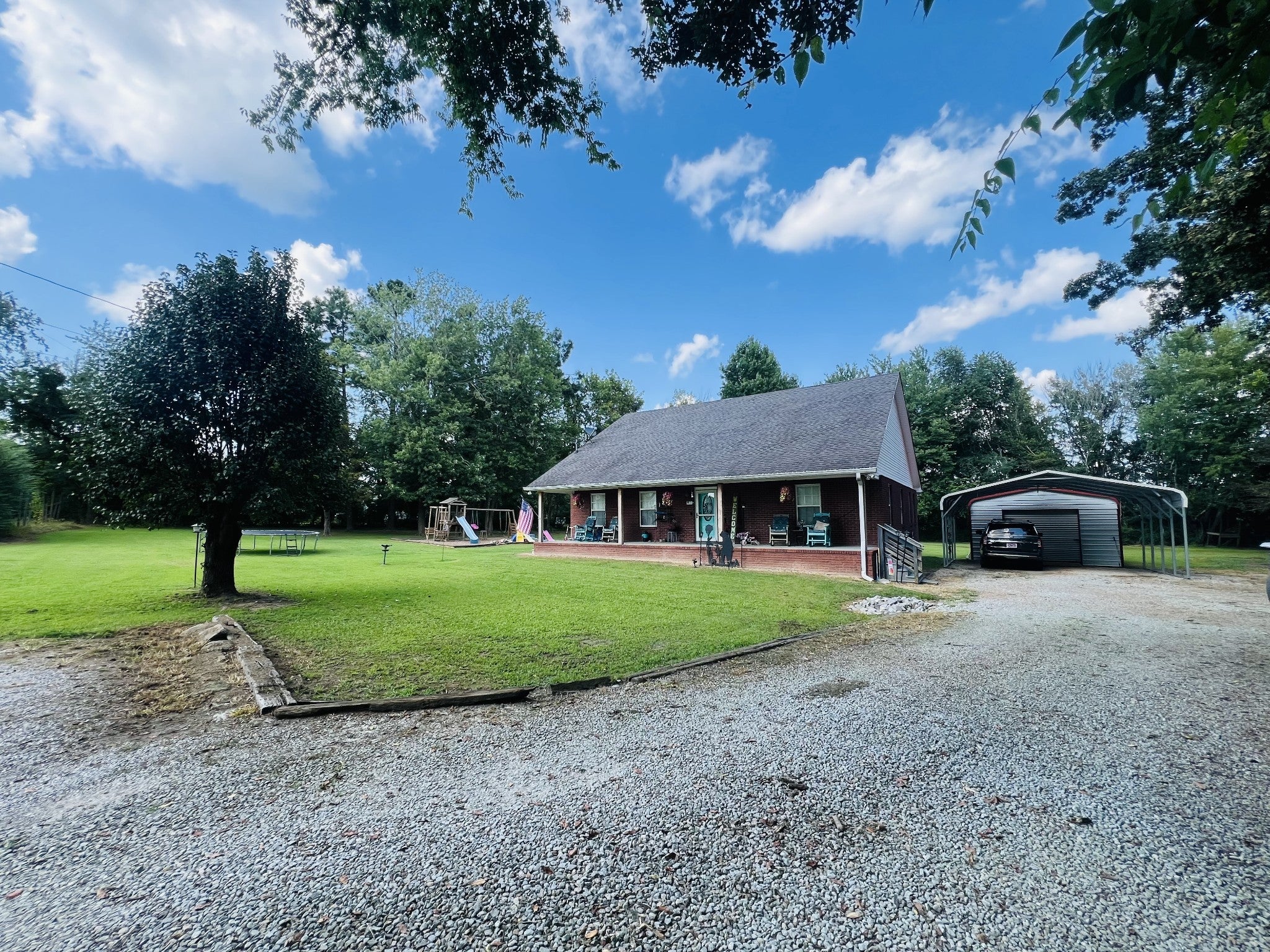690 Monument Rd — photo