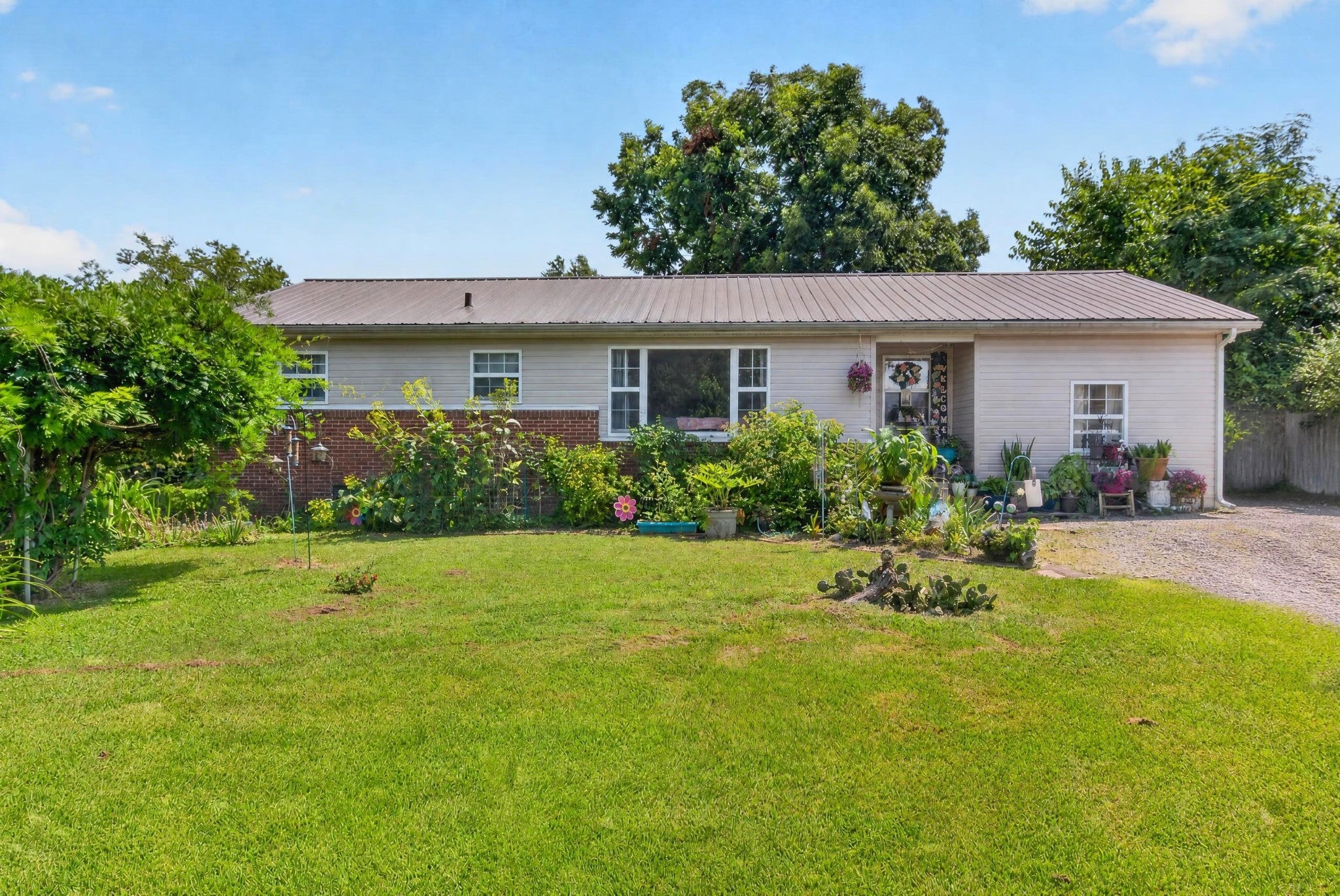 903 Hickory St W — photo