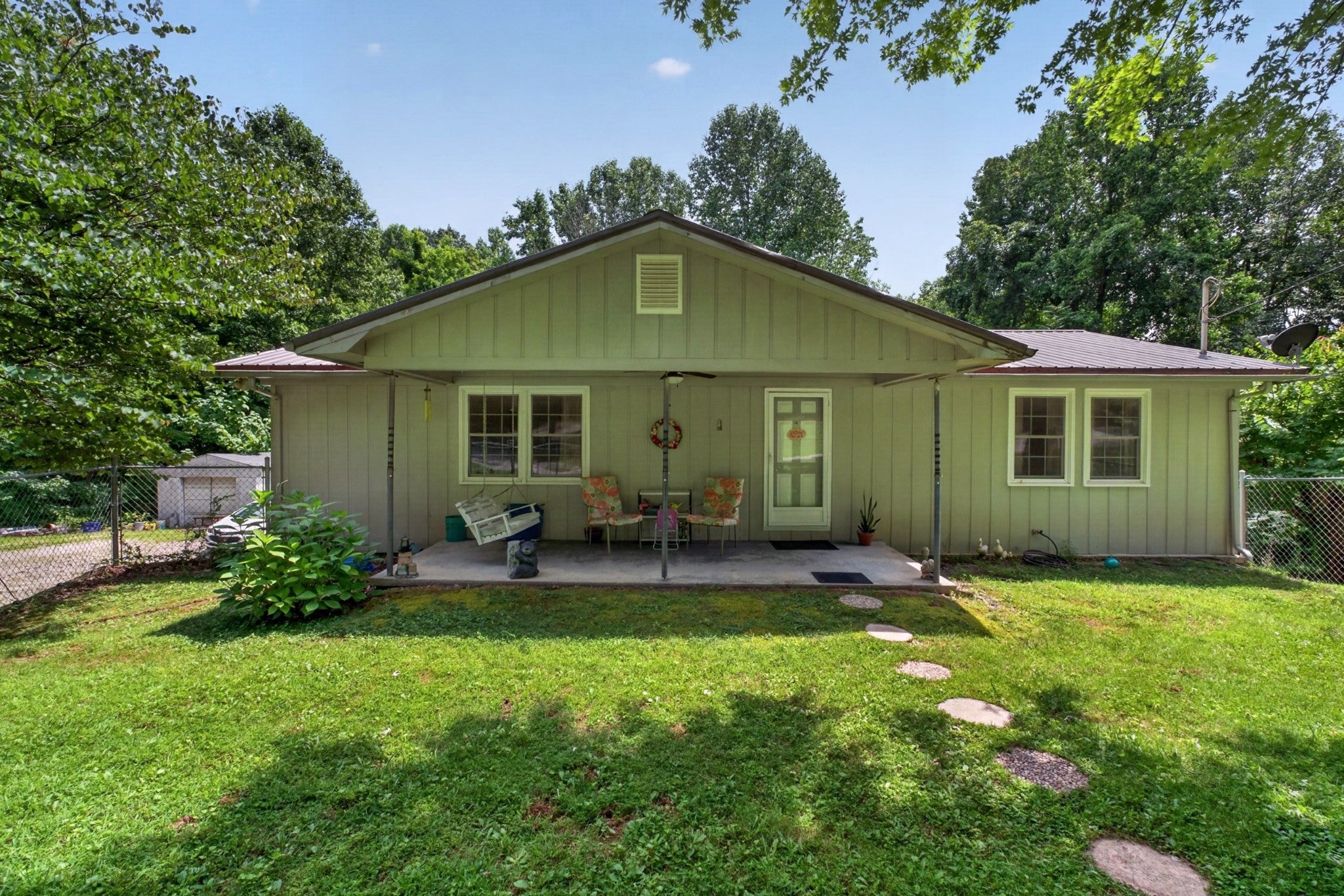 582 Spencer Dr — photo