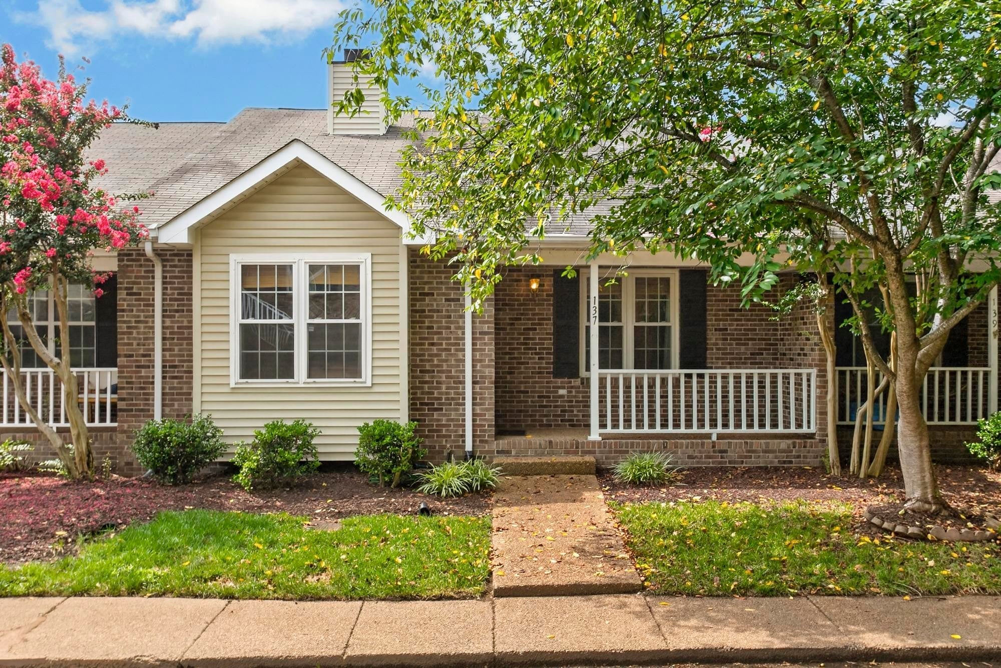 137 Pepper Ridge Cir — photo