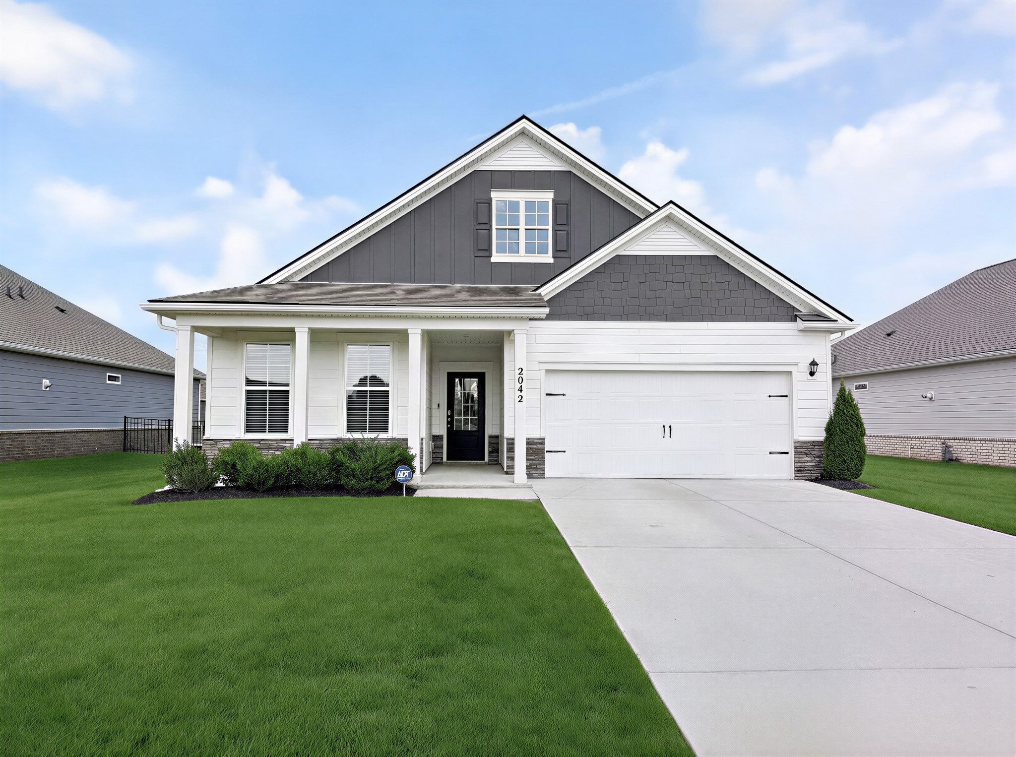 2042 Live Oak Dr — photo