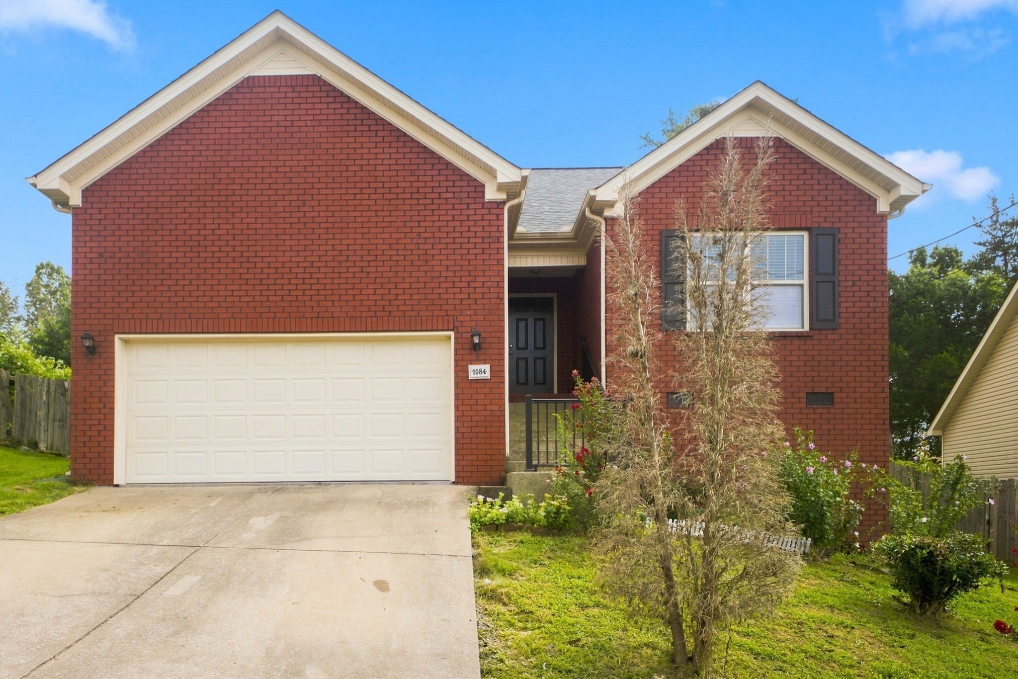 1084 Shire Dr — photo