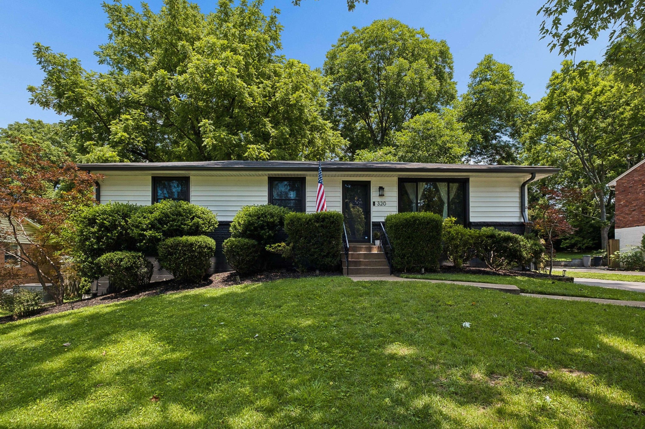 320 Garrett Dr — photo