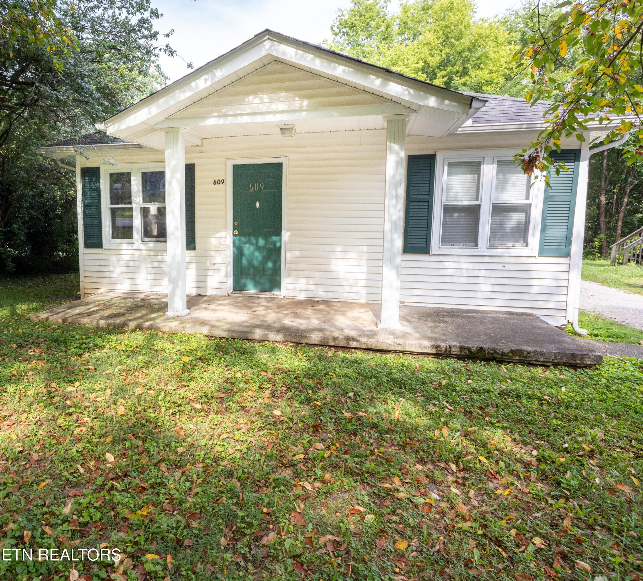 609 W Inskip Drive — photo