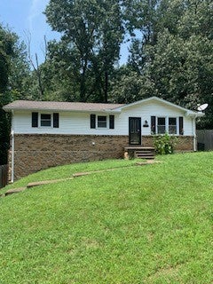 1143 Chestnut Dr — photo