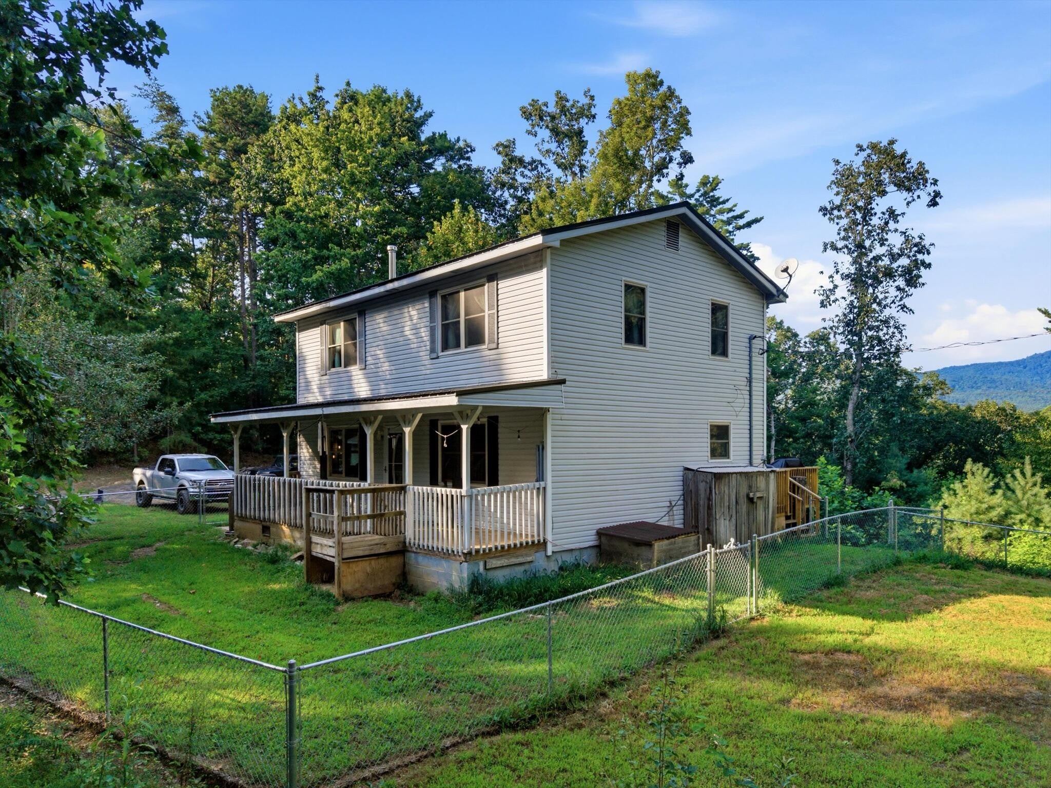 2704 Hwy 282 — photo