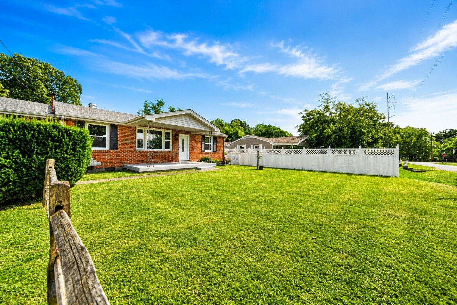 111 Hiller Dr — photo