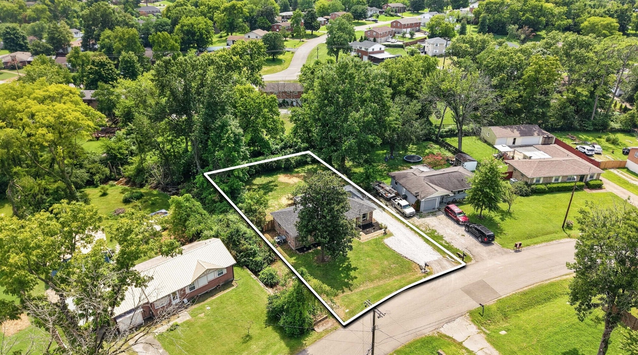 5035 Bonnameade Dr — photo
