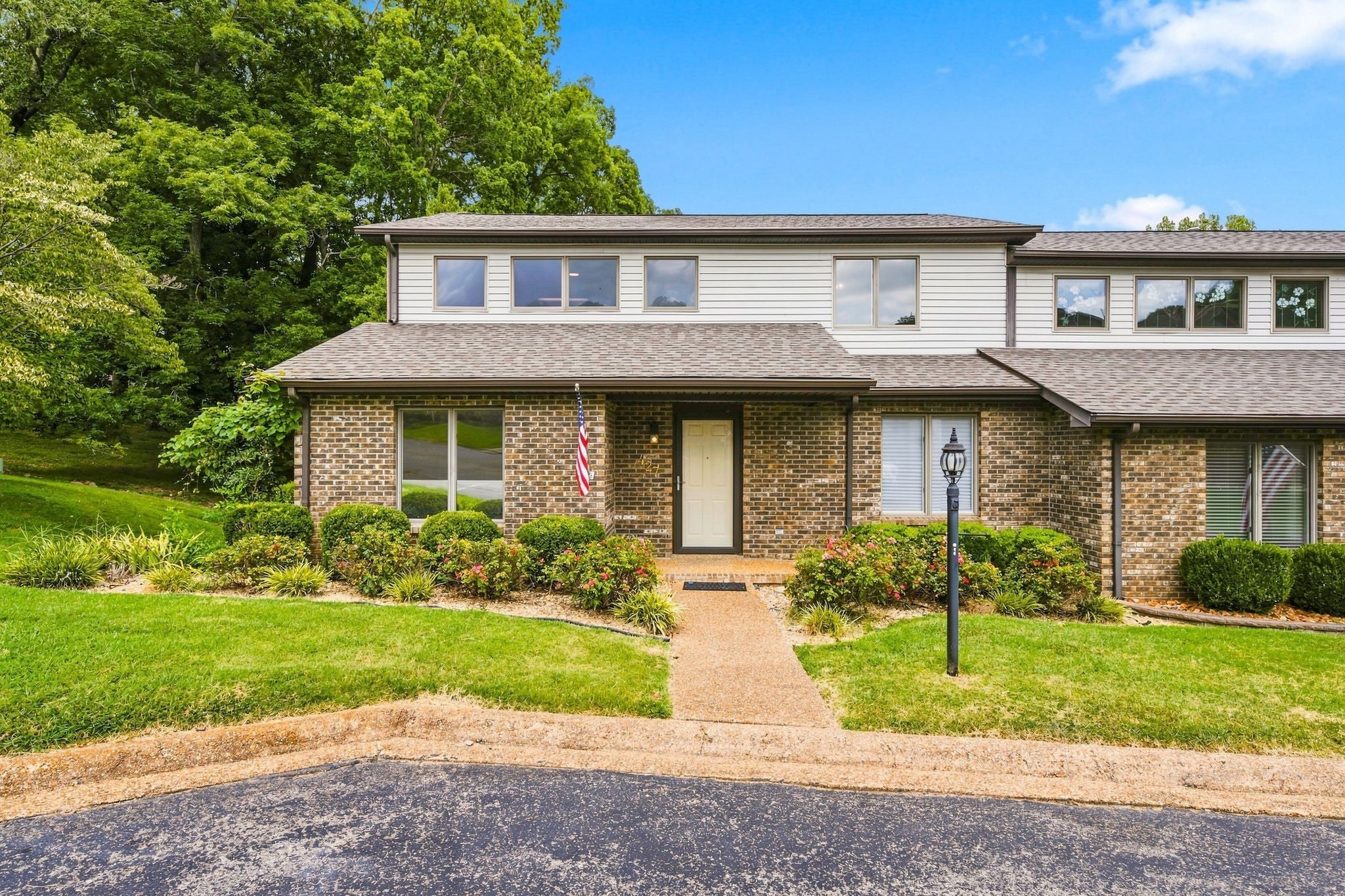 427 Country Club Ct — photo