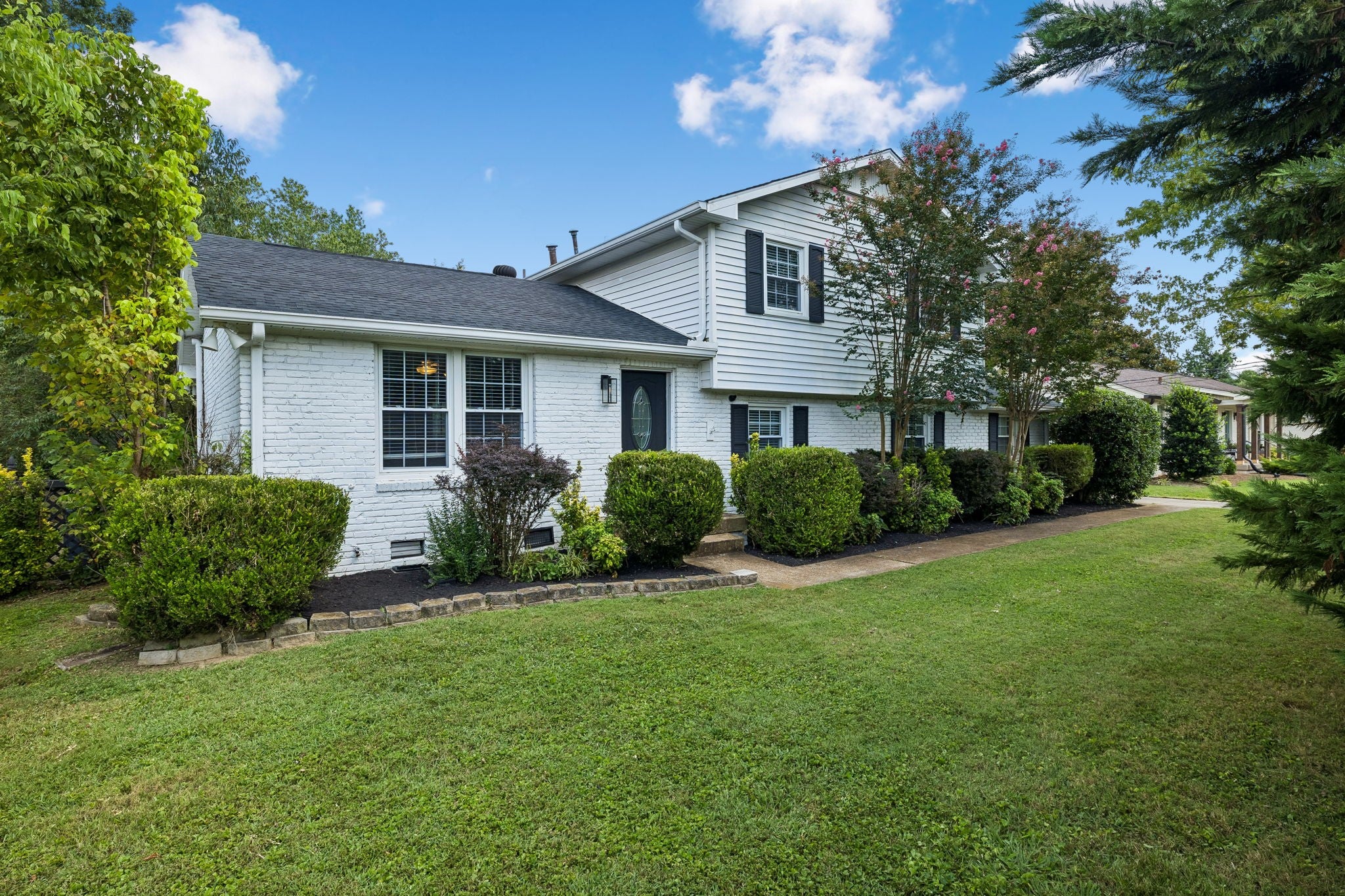 8072 Sawyer Brown Rd — photo