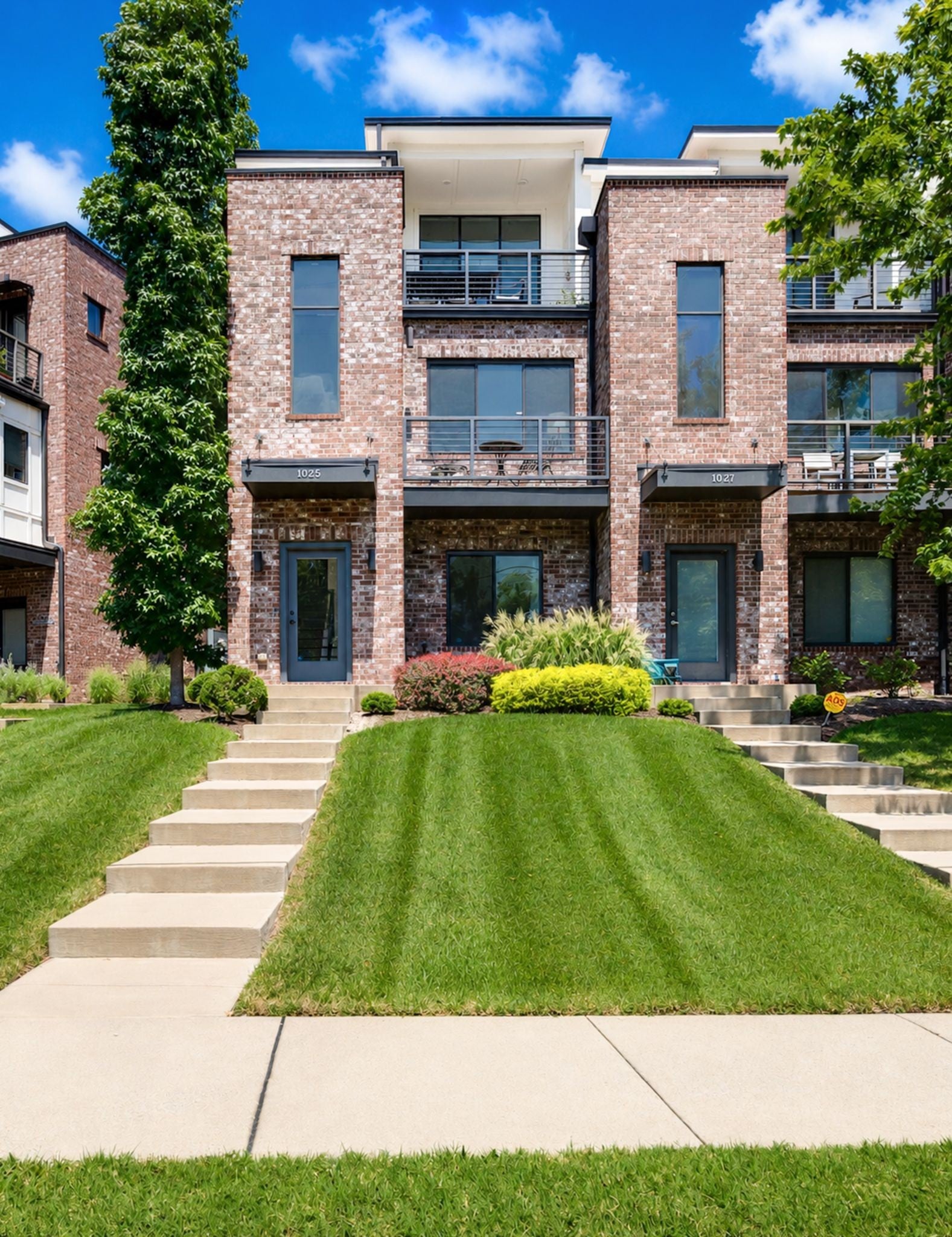 1025 Chester Ave — photo