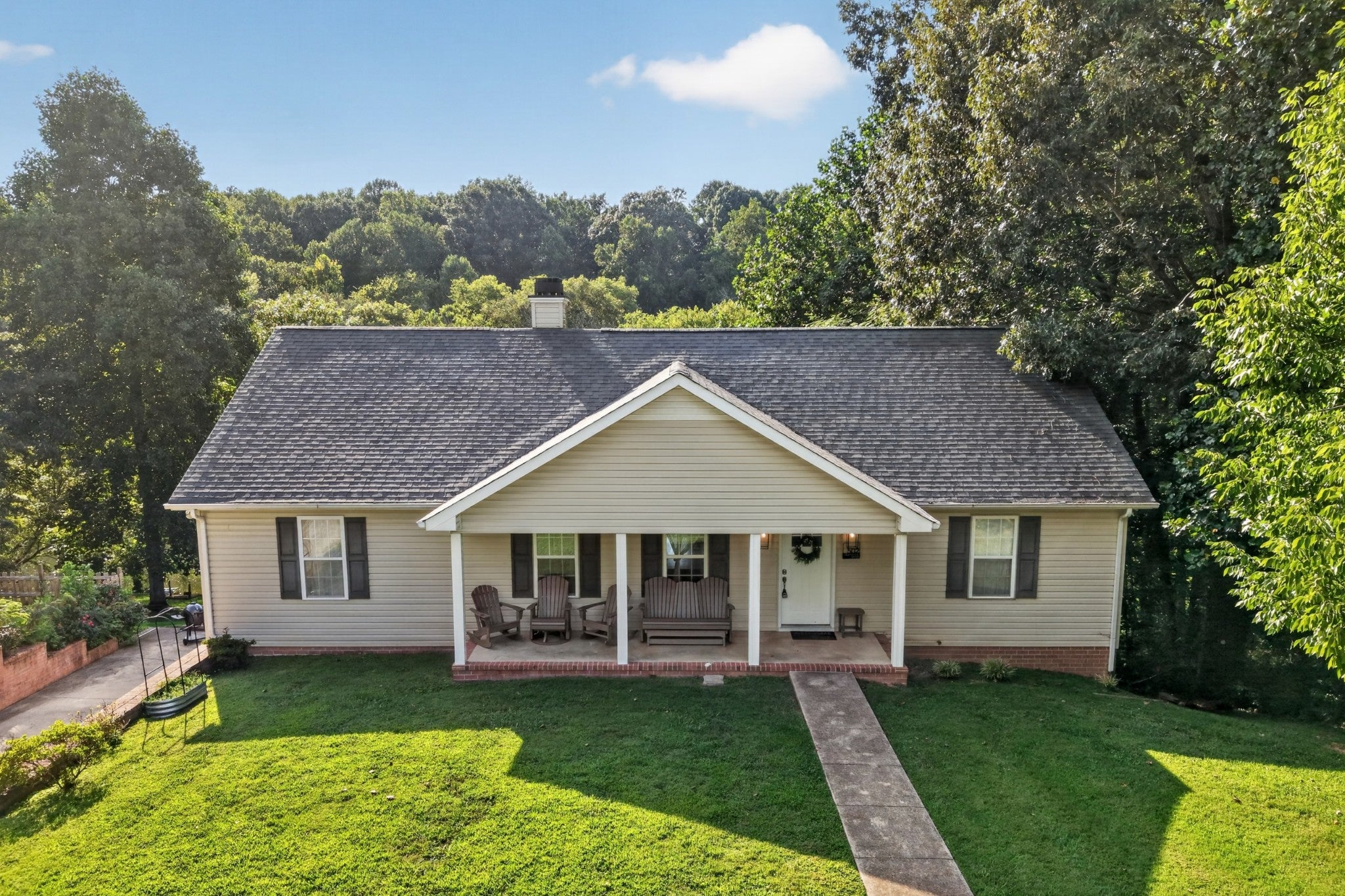 502 Westwood Dr — photo
