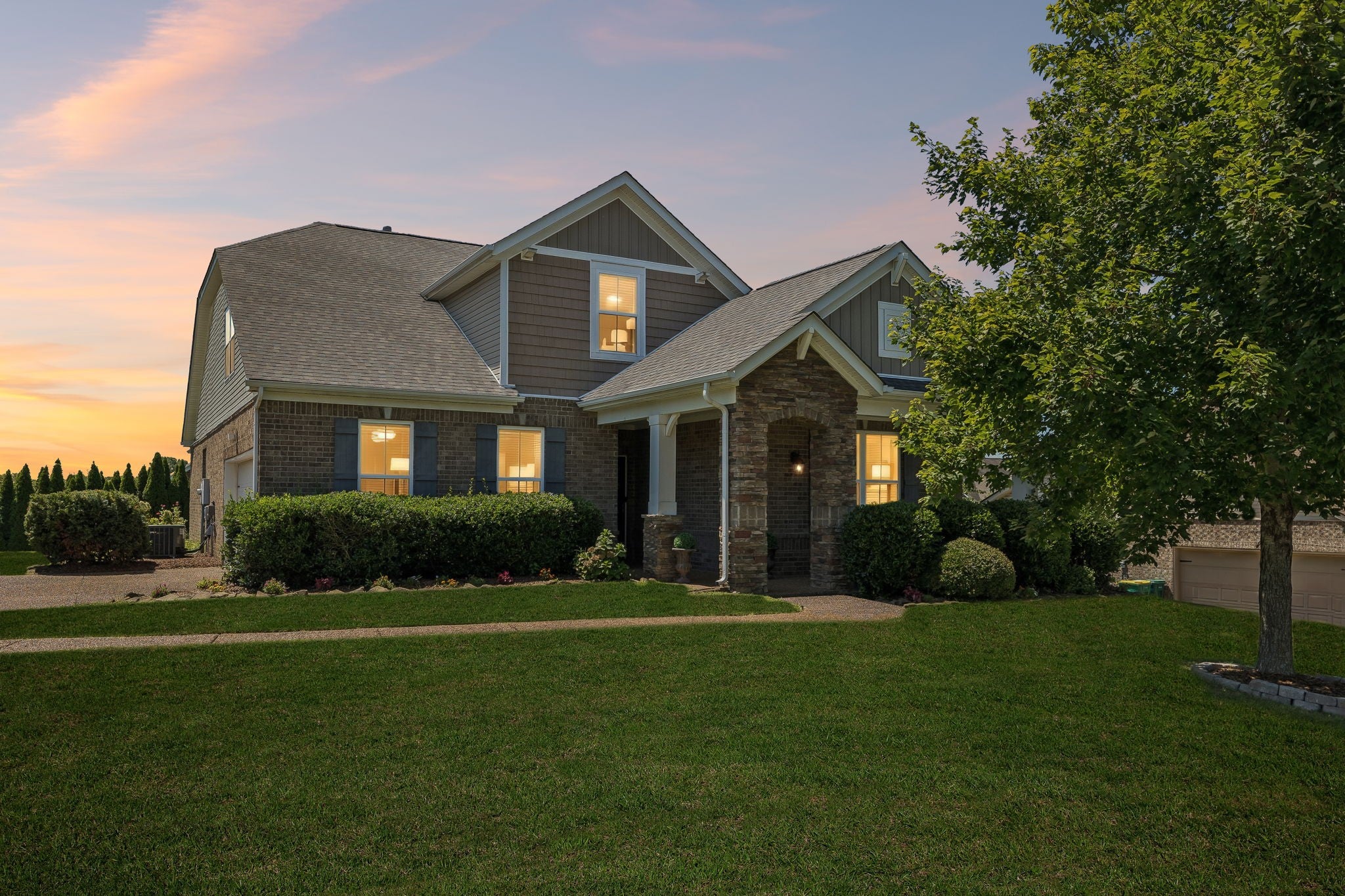 2293 Dewey Dr — photo