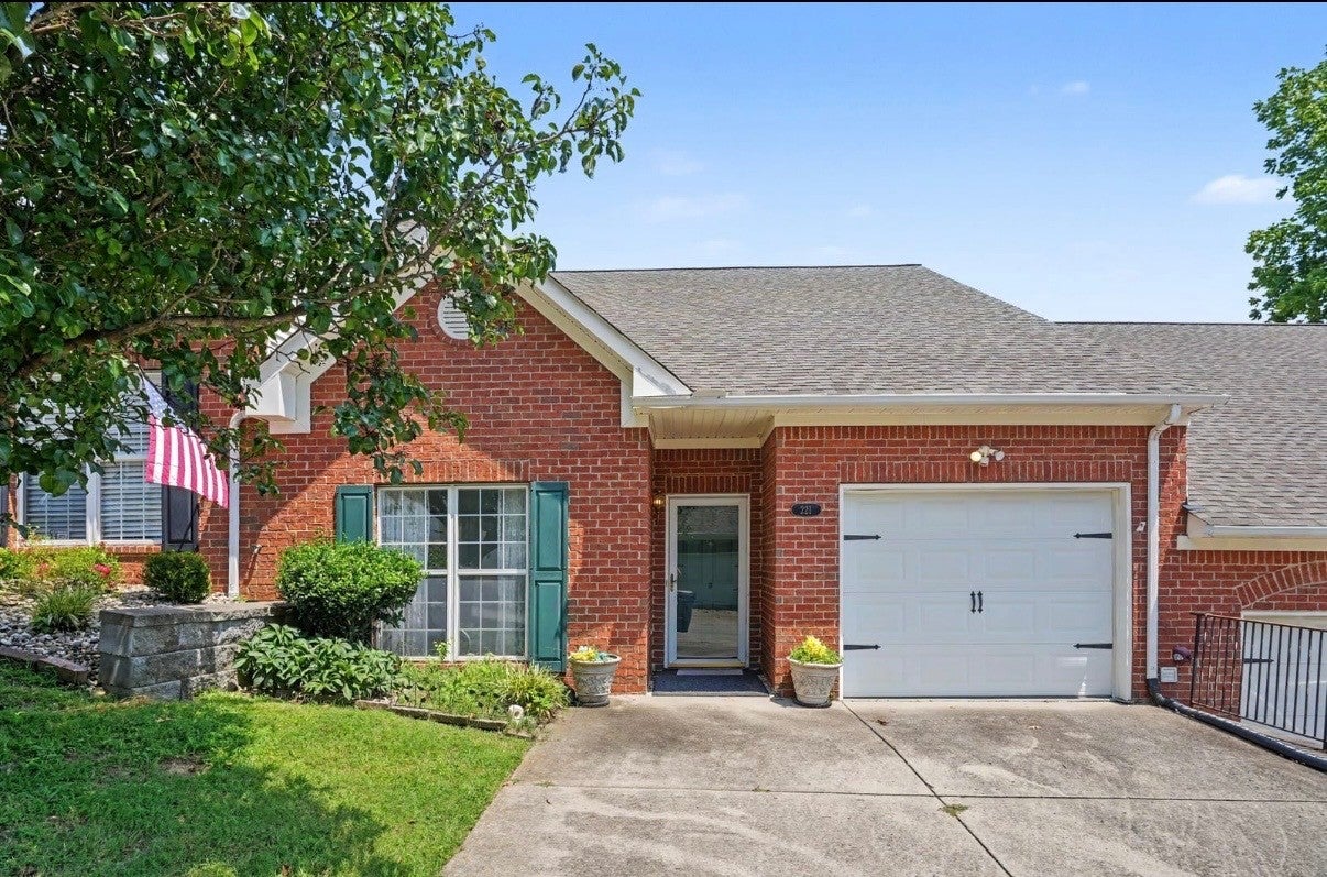 221 Wyndom Ct — photo