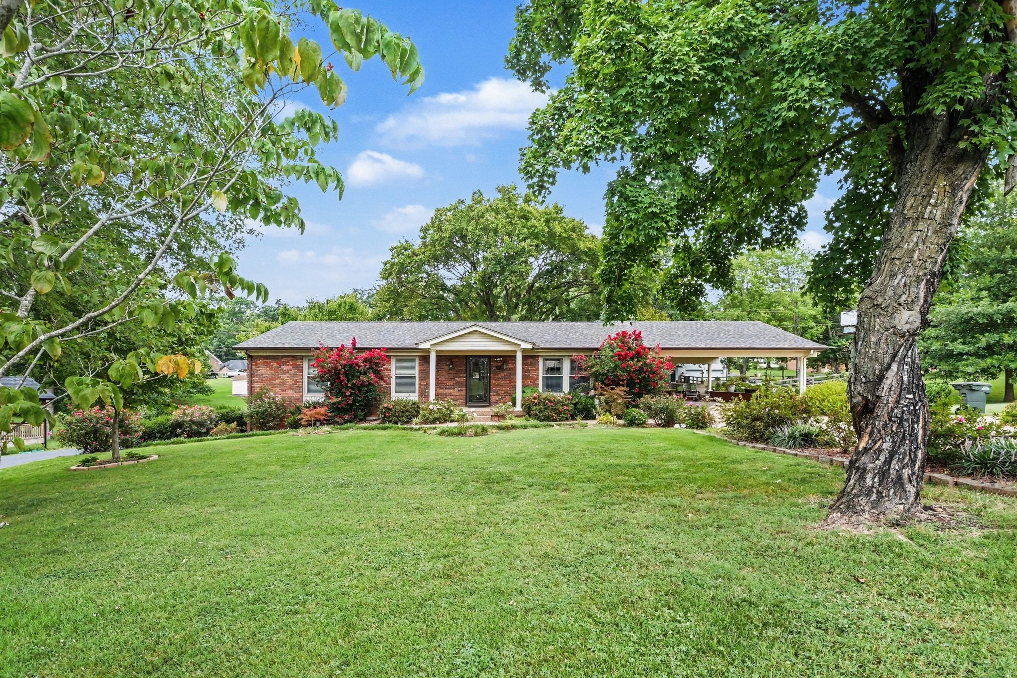 2310 Beechwood Dr — photo