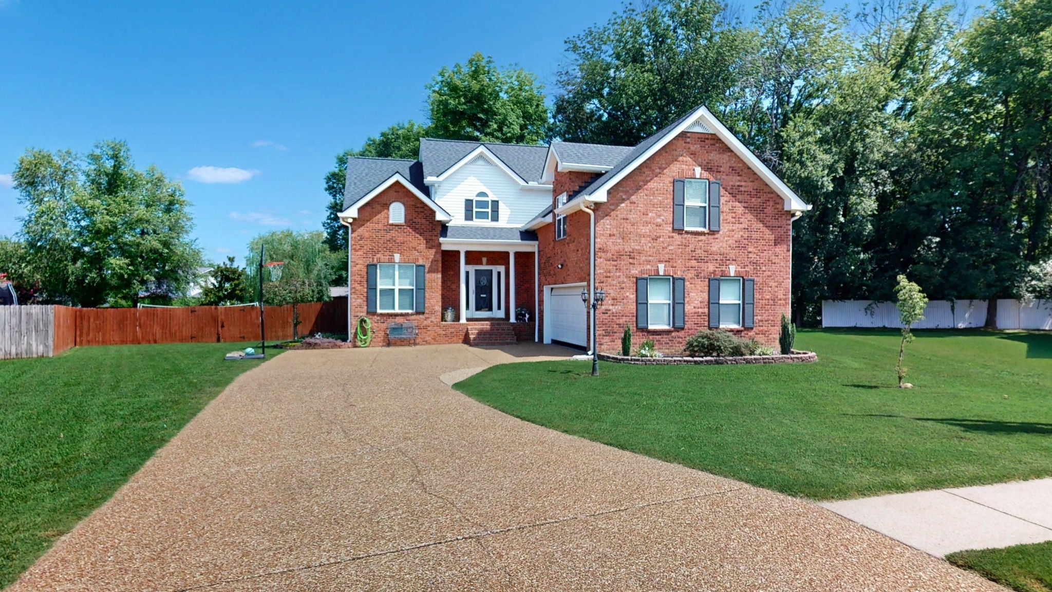 1611 Woodhaven Ct — photo
