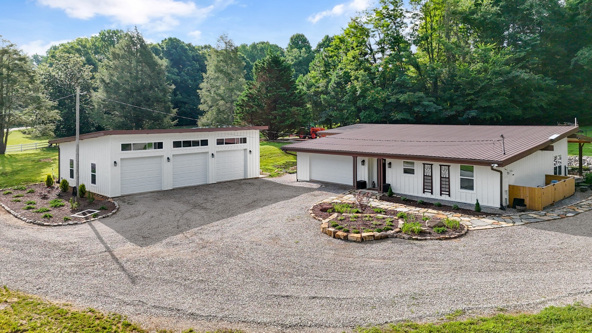 2395 Mecca Pike — photo