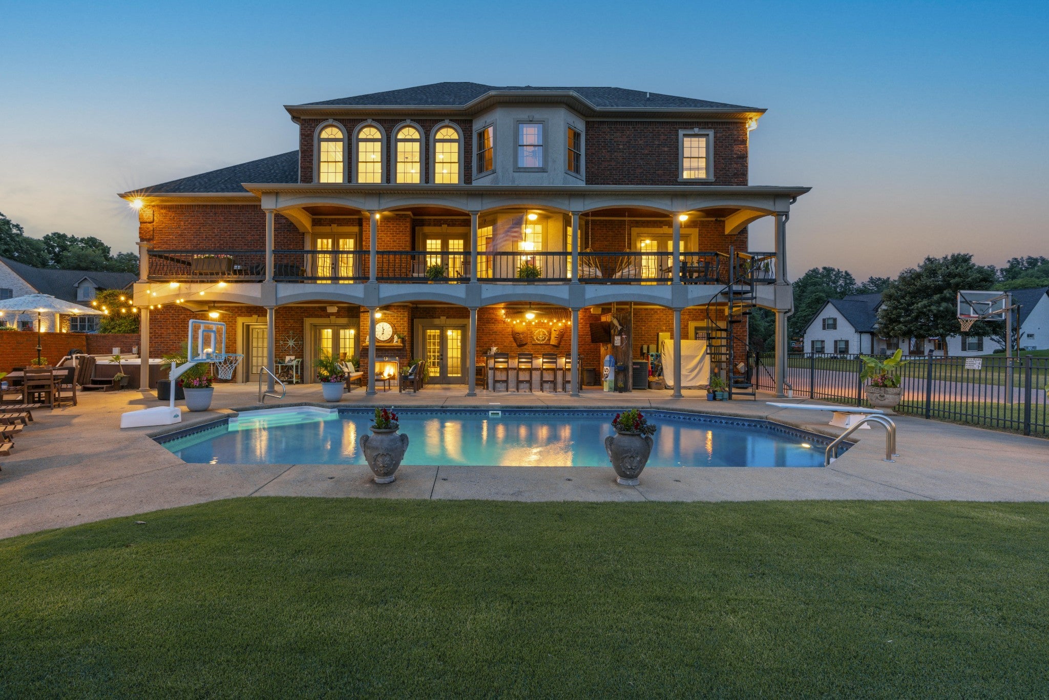 2020 Shoreline Dr — photo