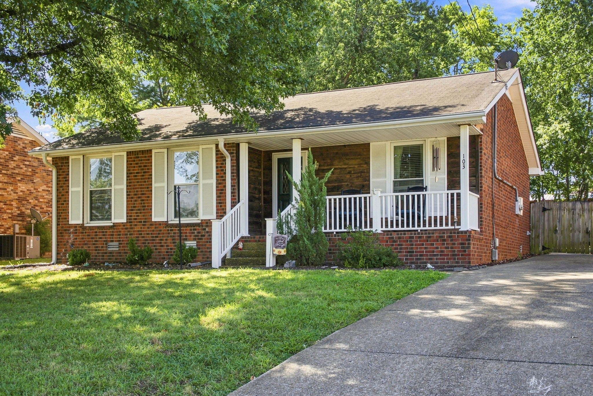 103 Glen Oak Ct W — photo