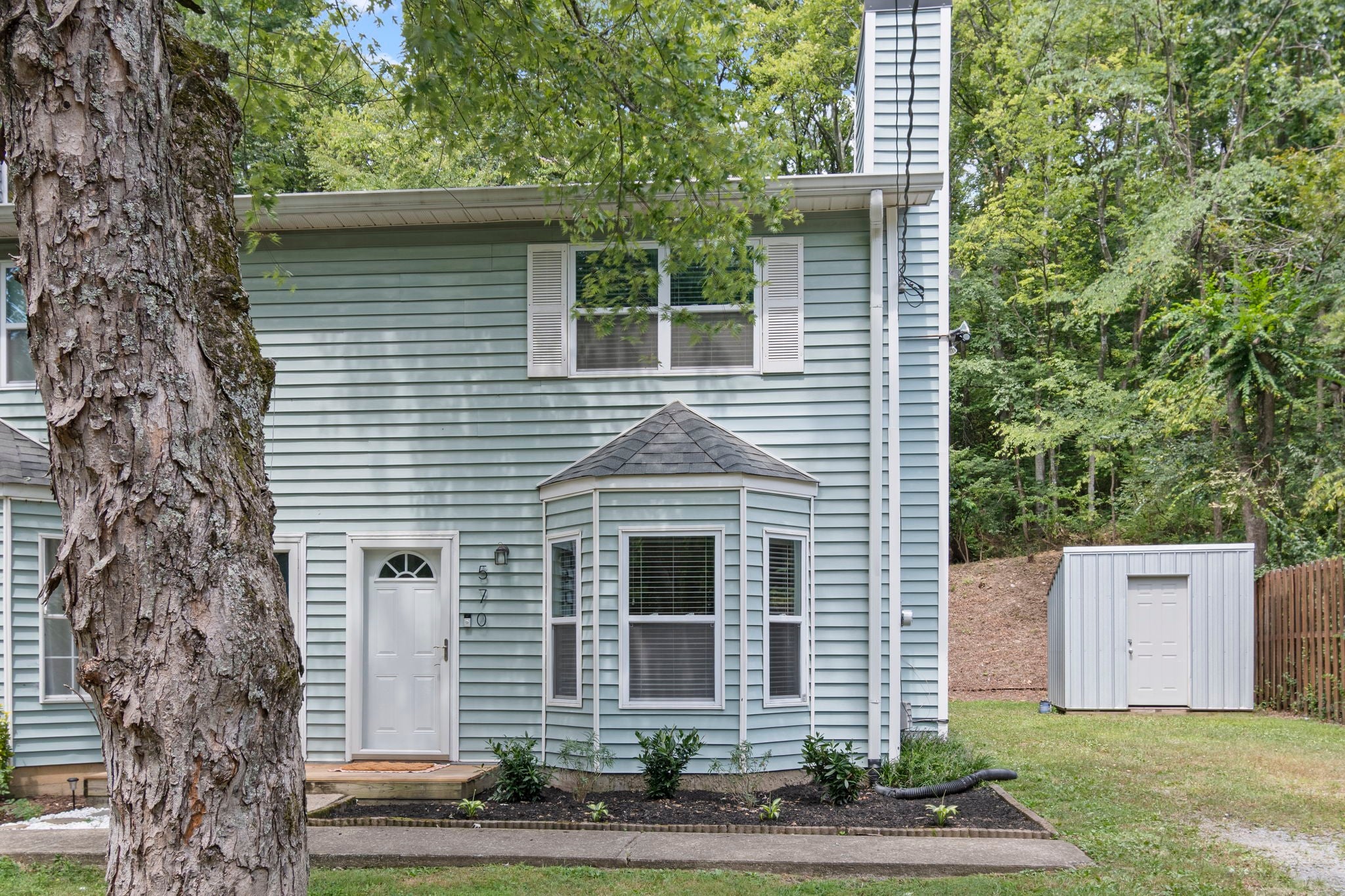570 Holt Valley Rd — photo