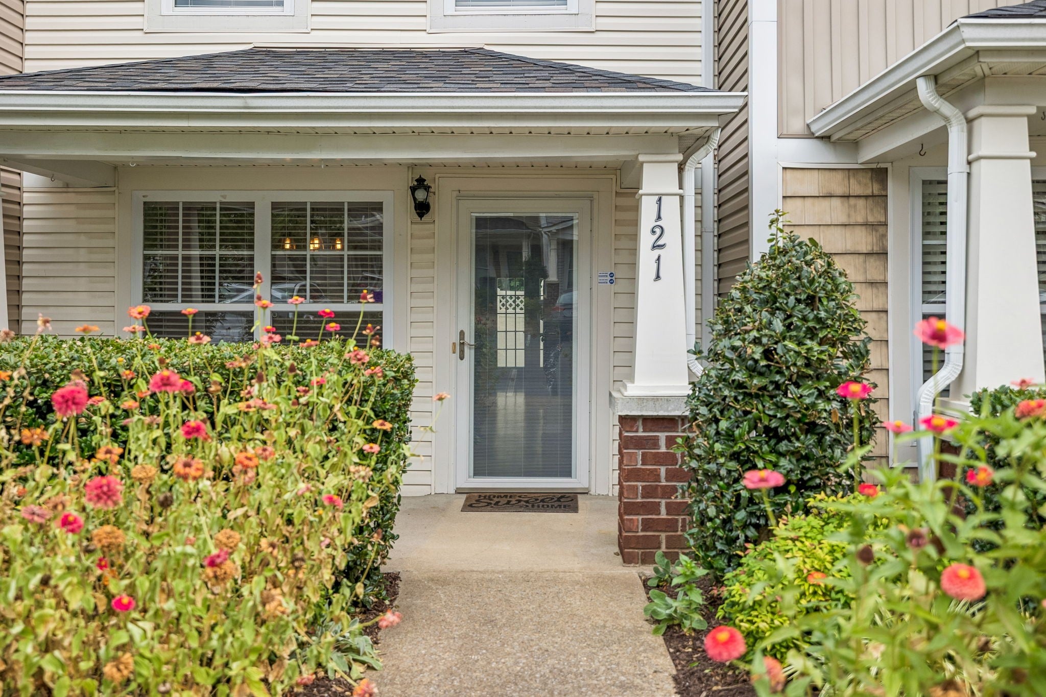121 Shadow Glen Dr — photo