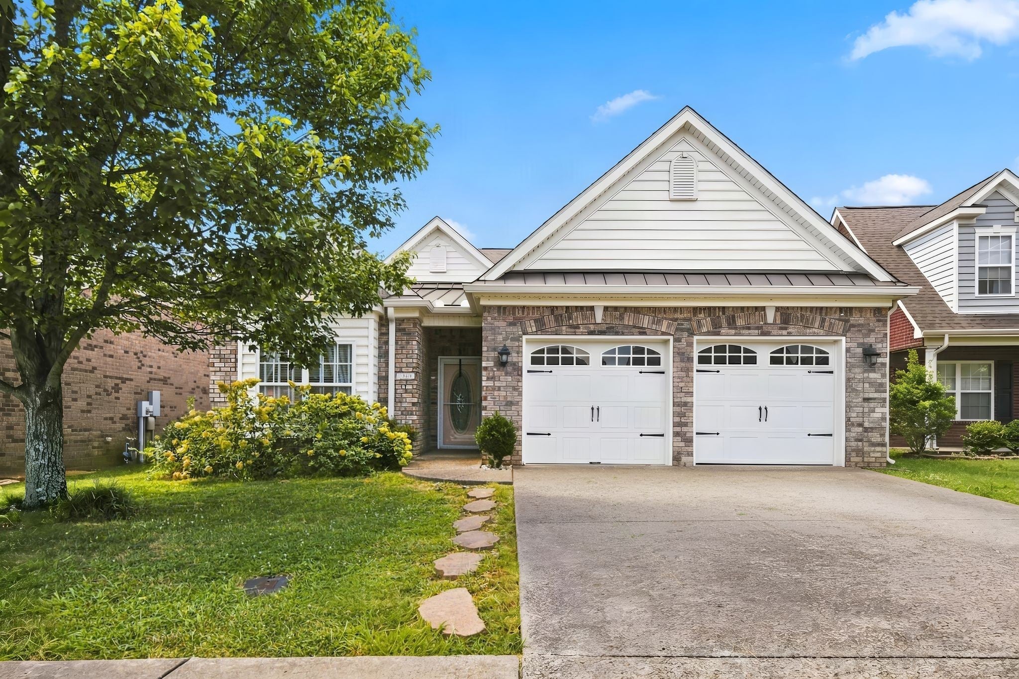 243 Meandering Dr — photo
