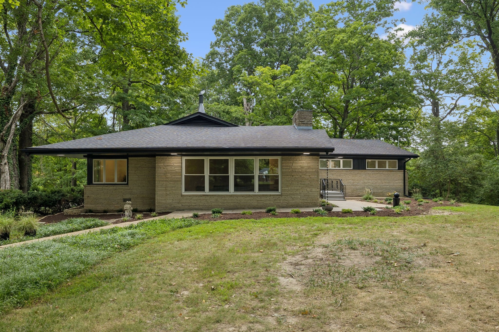 5572 Highway 76 E — photo
