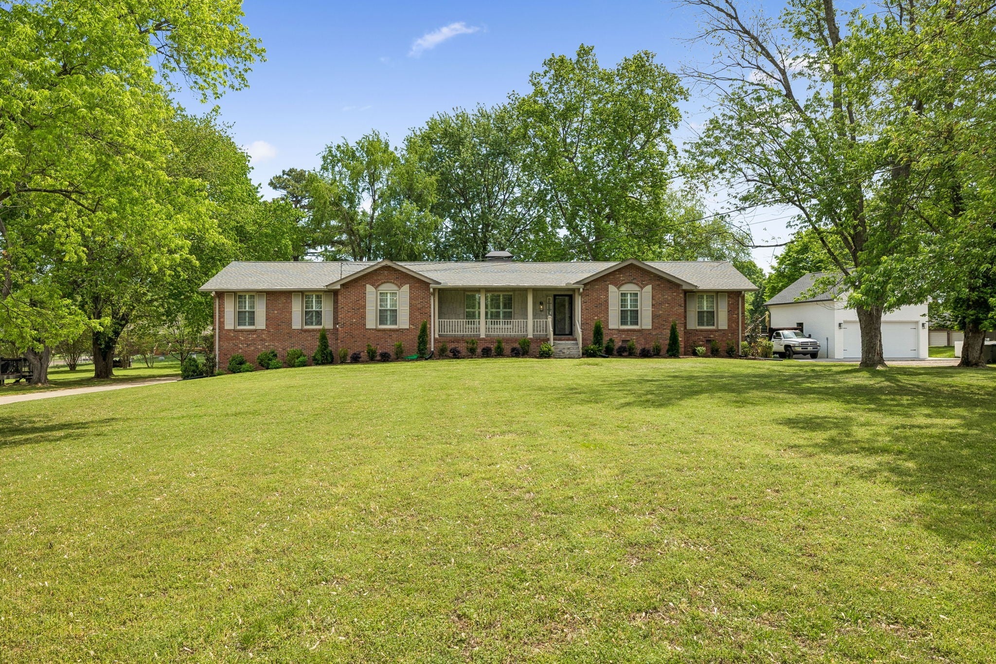 281 Lake Terrace Dr — photo